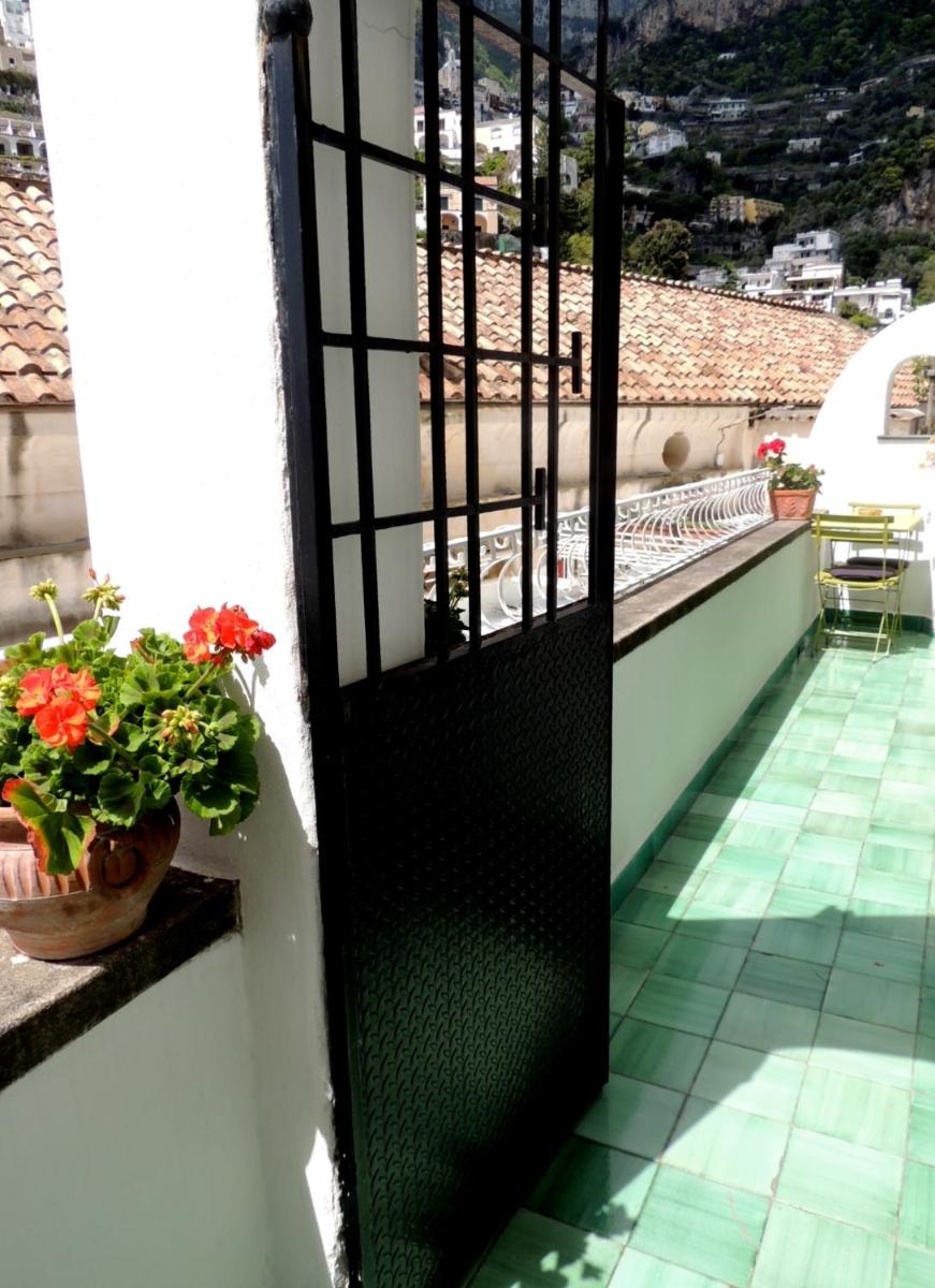 Double or Twin Room with Partial Sea View photo 3