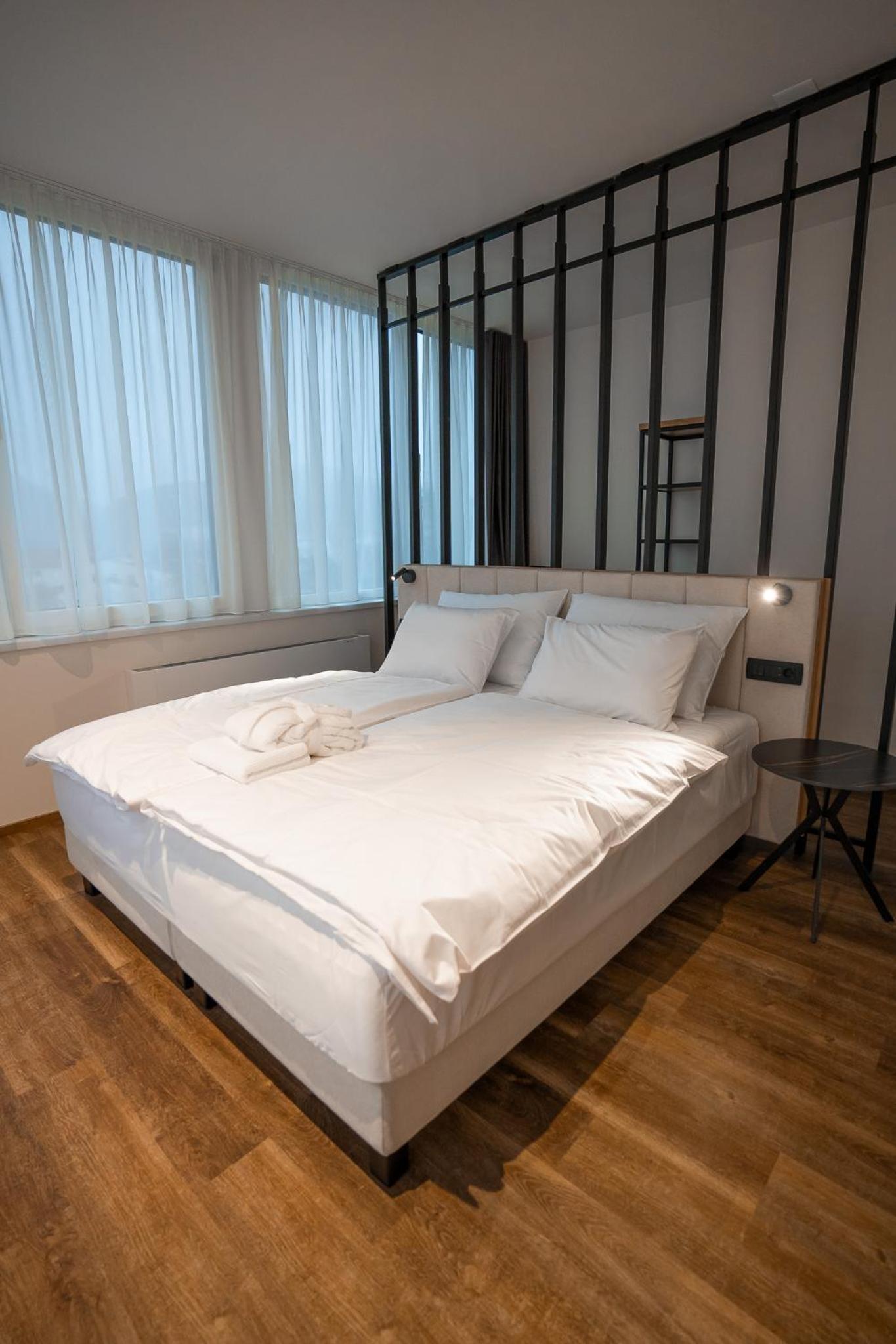 Superior Suite - Photo 5