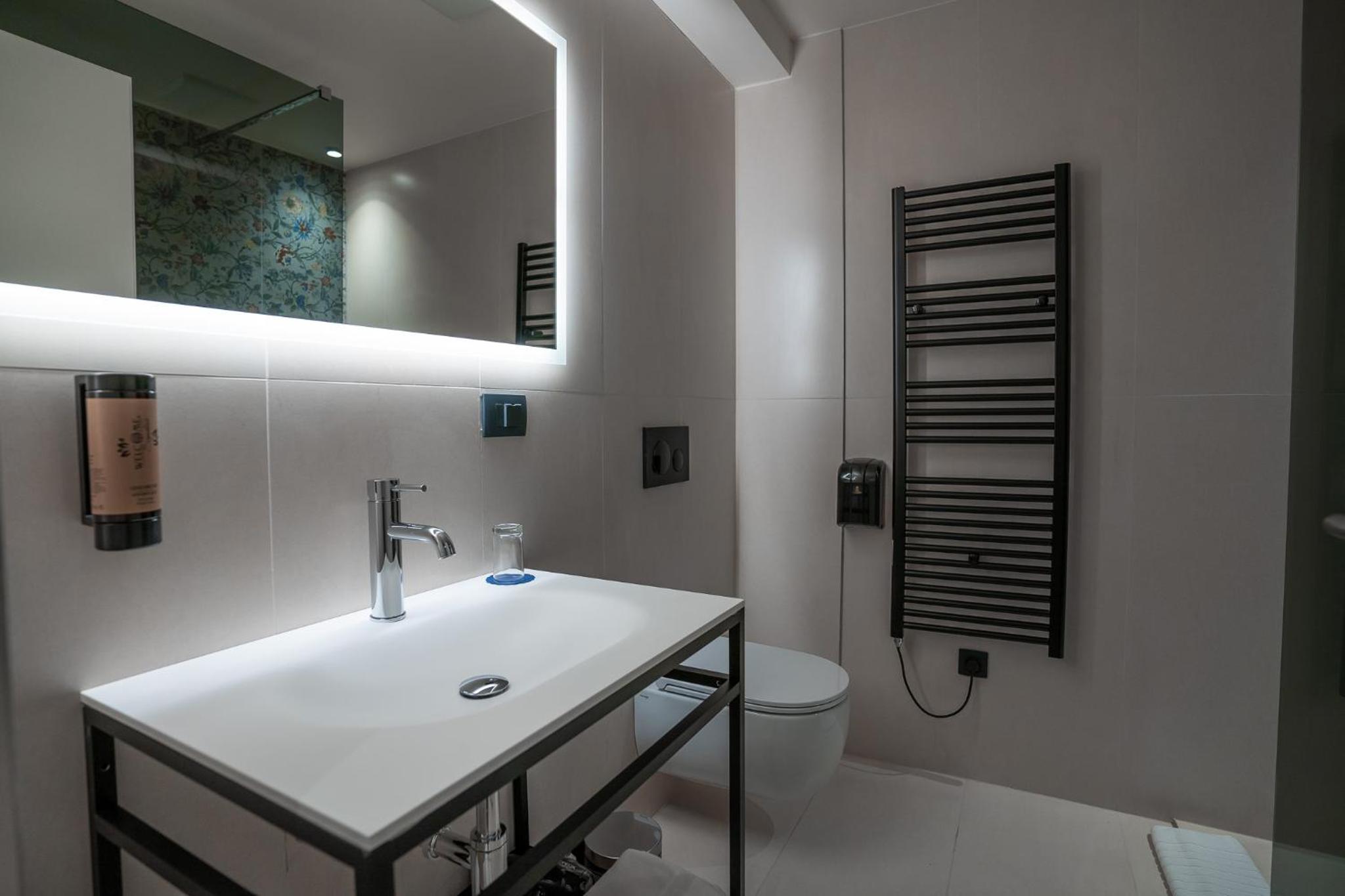 Superior Suite - Photo 3