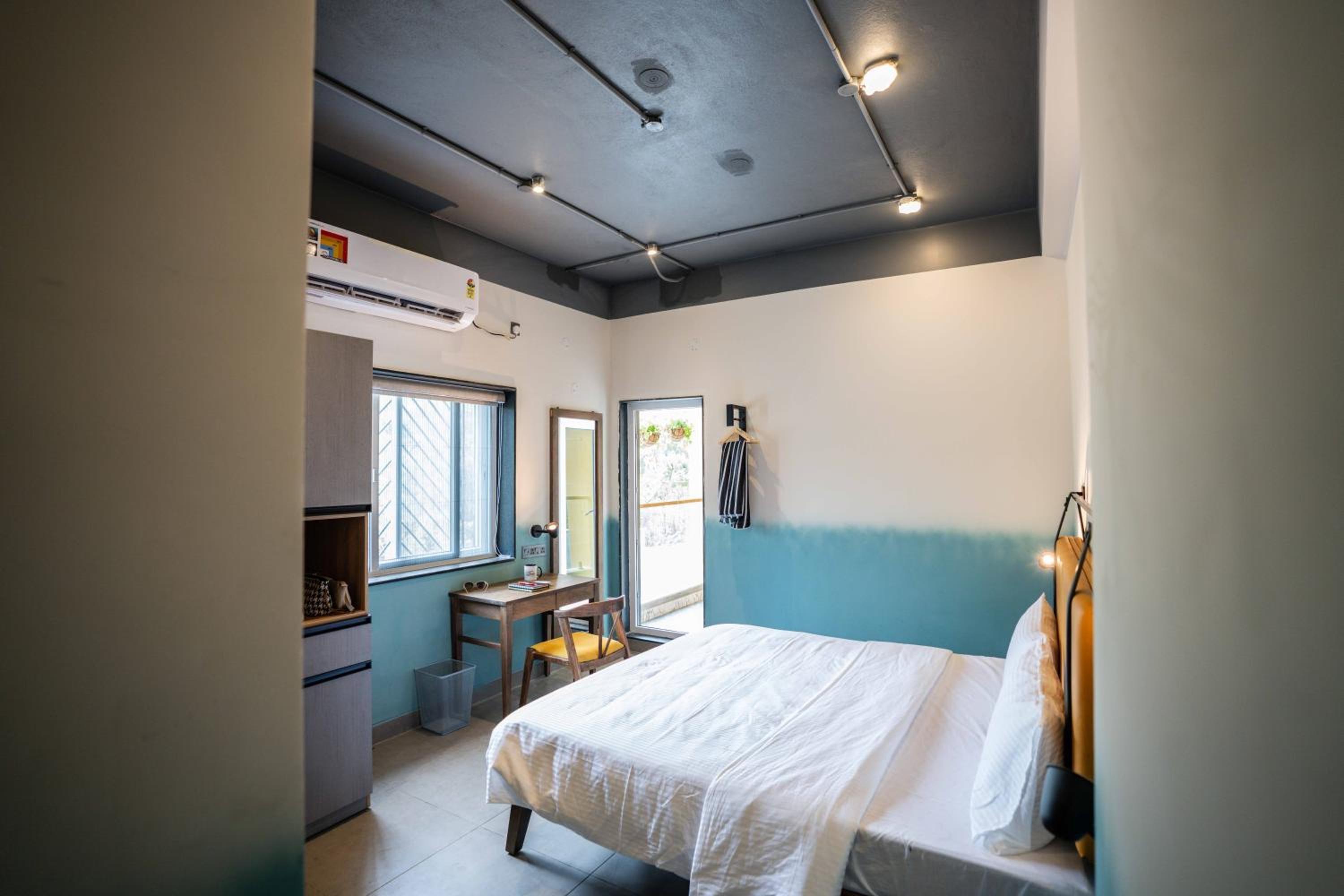 Queen Room with Balcony photo 1