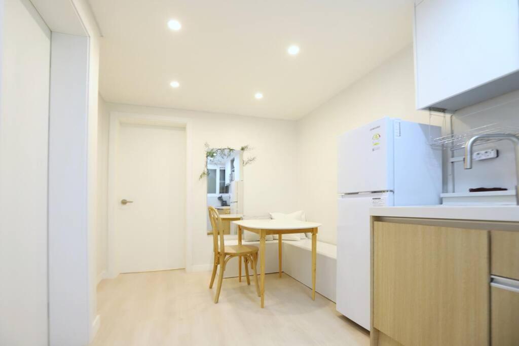 Two-Bedroom Apartment - Photo 2