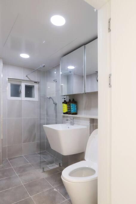 Two-Bedroom Apartment - Photo 9