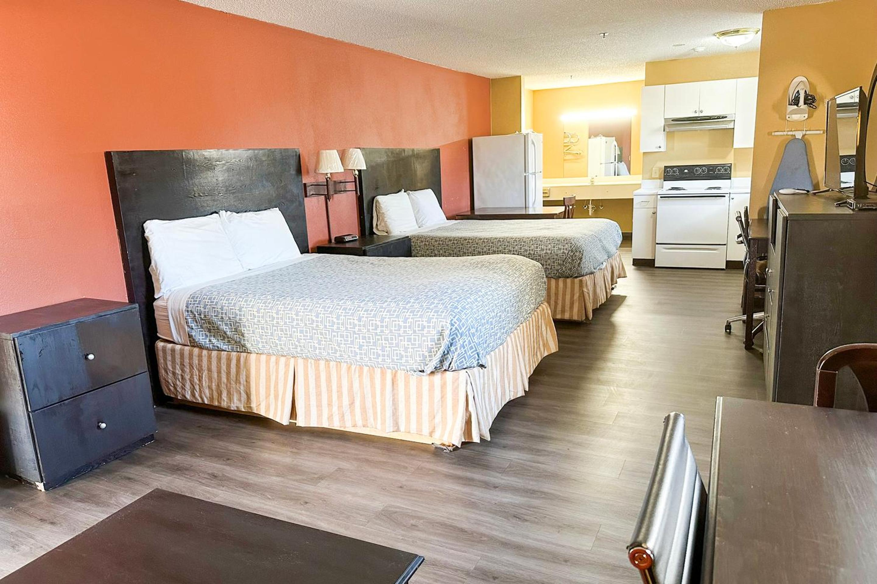 2 Queen Beds with Kitchenette Non-Smoking photo 1