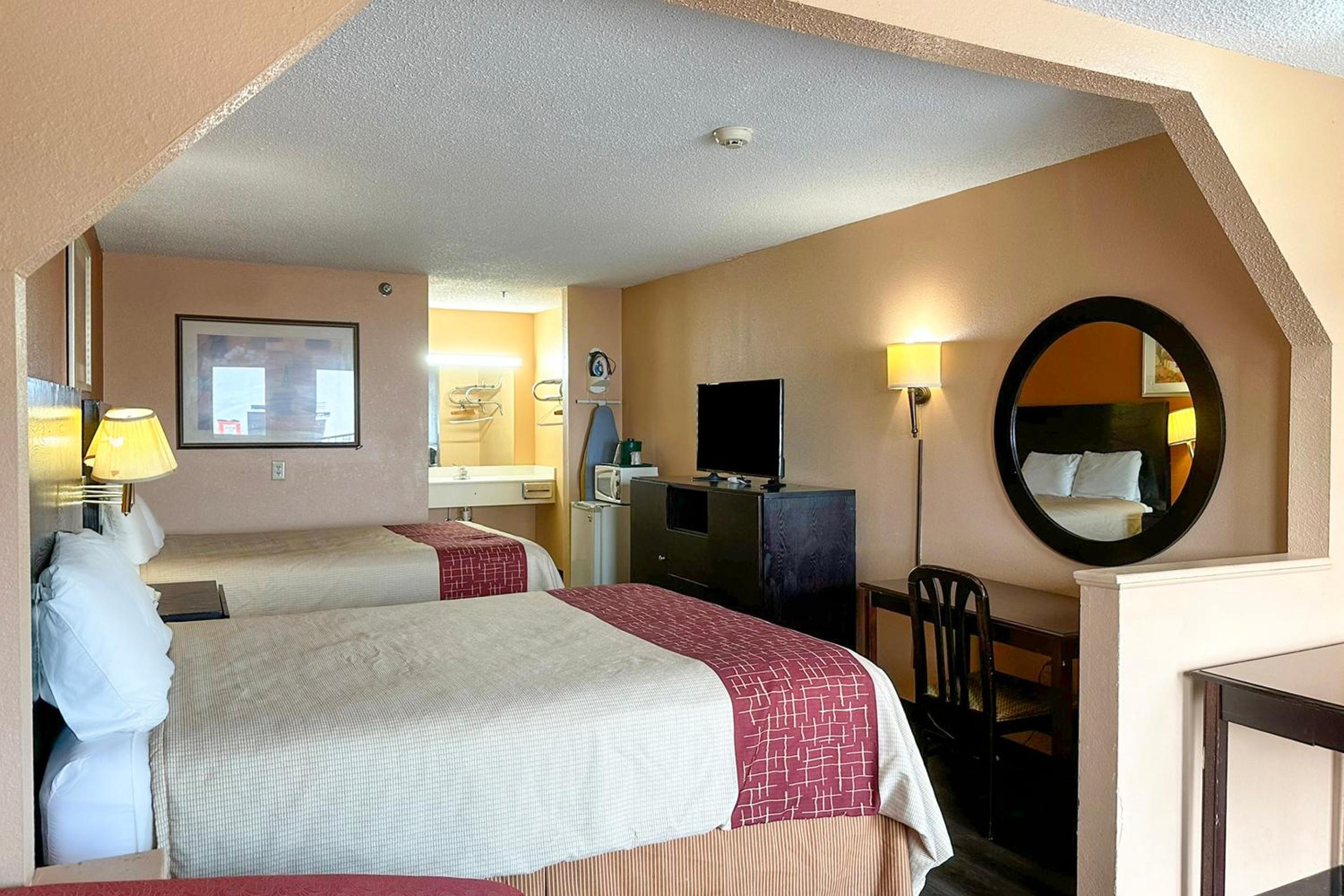 2 Queen Beds Suite Non-Smoking photo 3