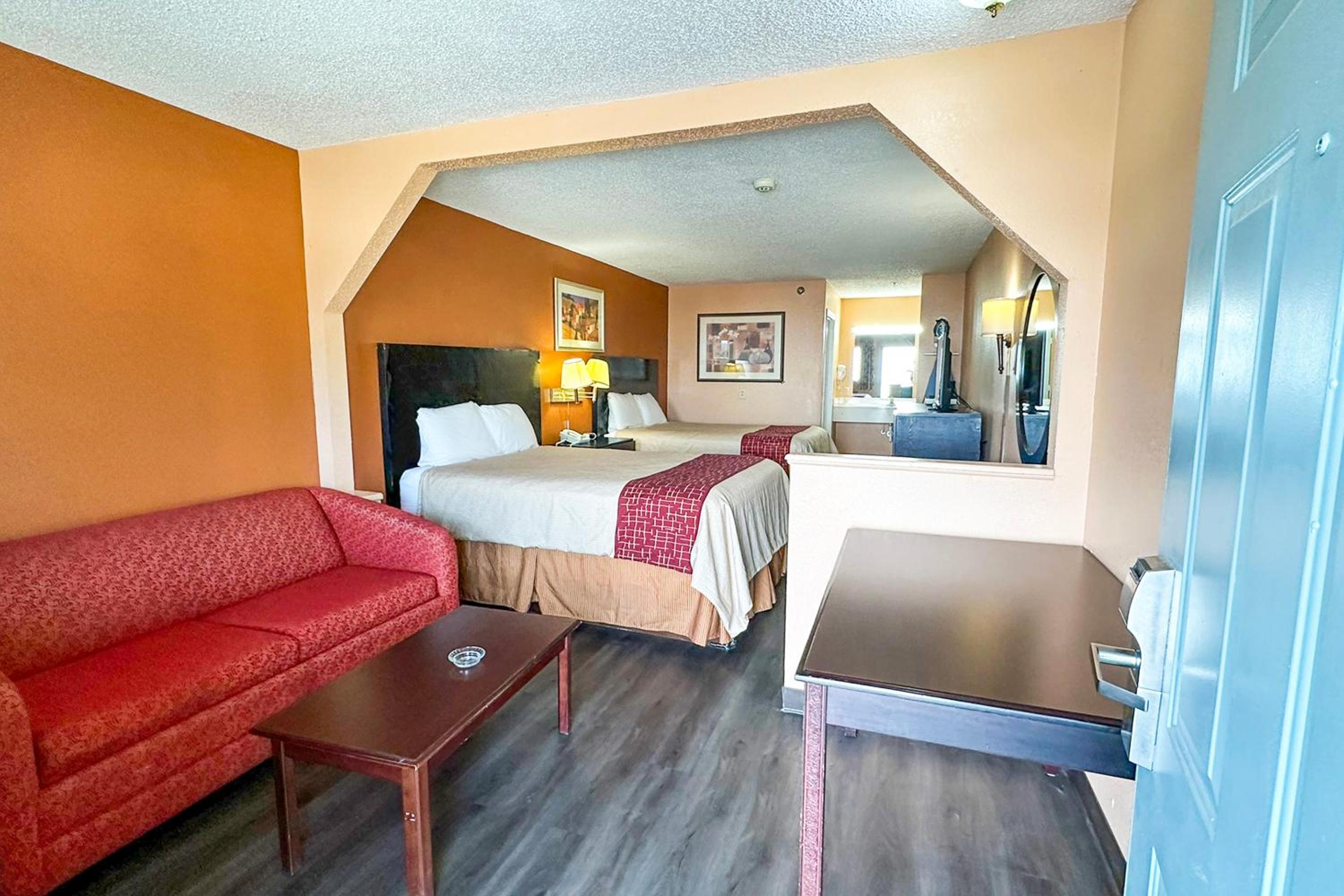 2 Queen Beds Suite Non-Smoking photo 2