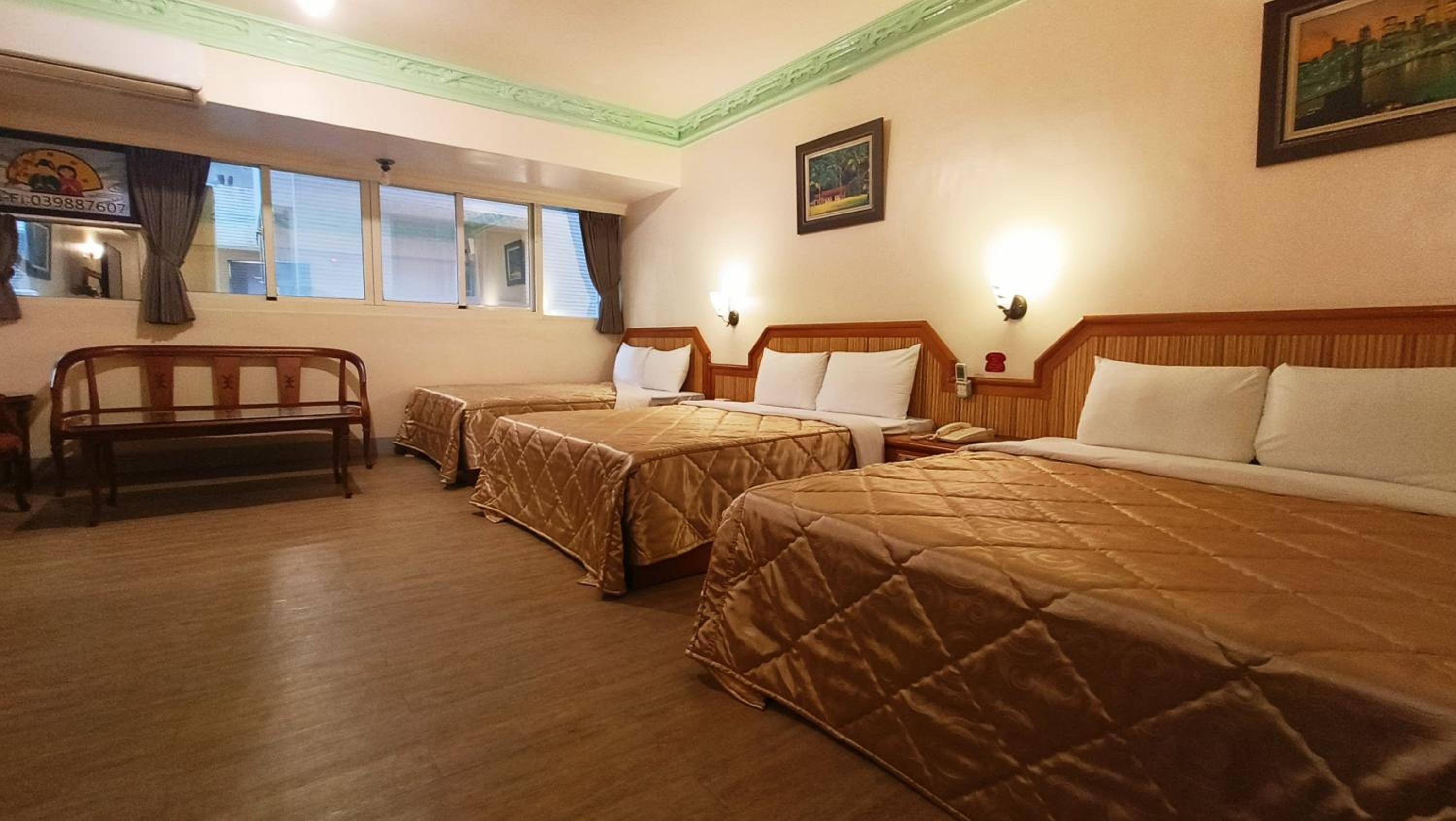Deluxe Family Room