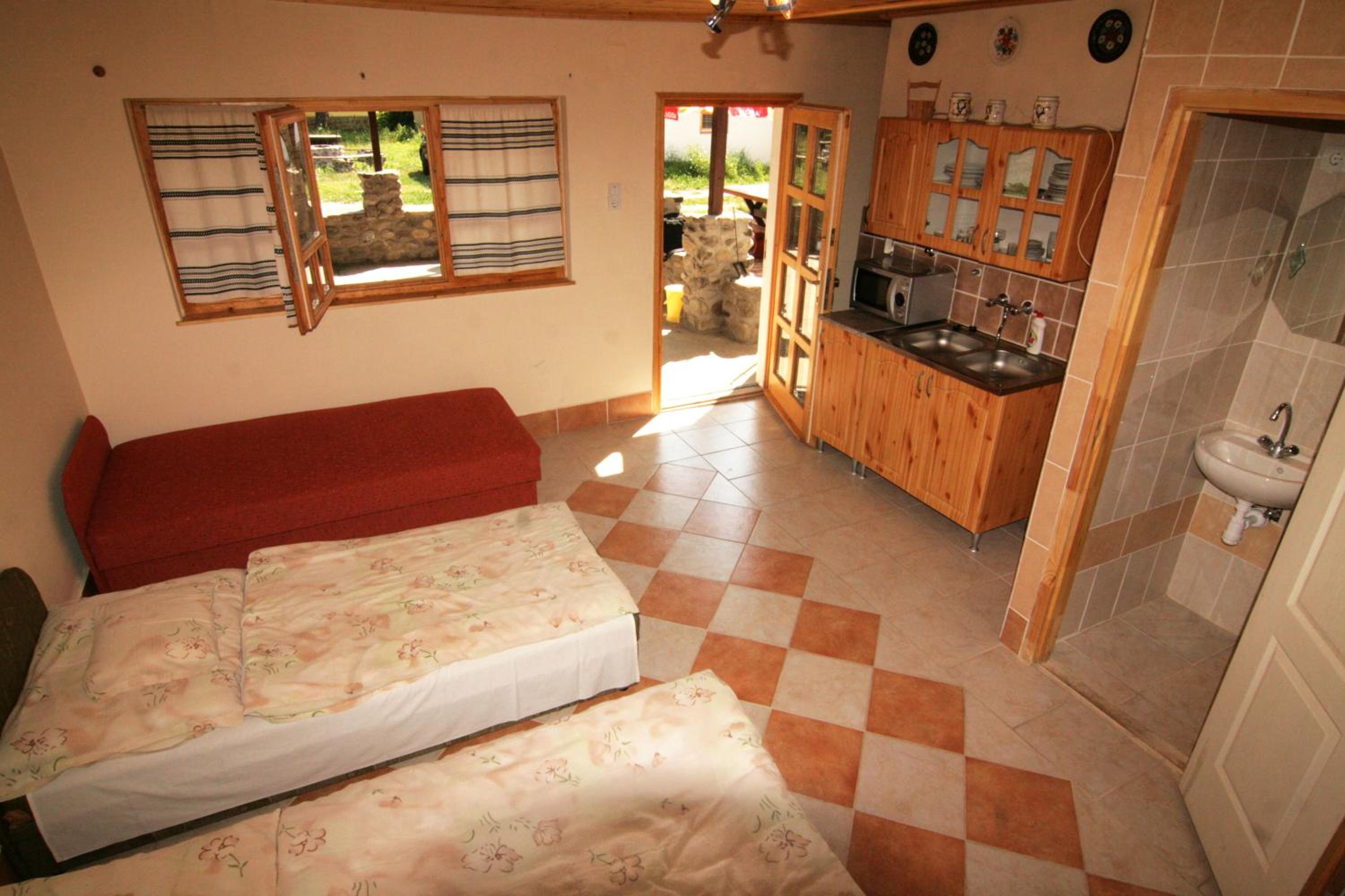 One-Bedroom Apartment - Photo 2
