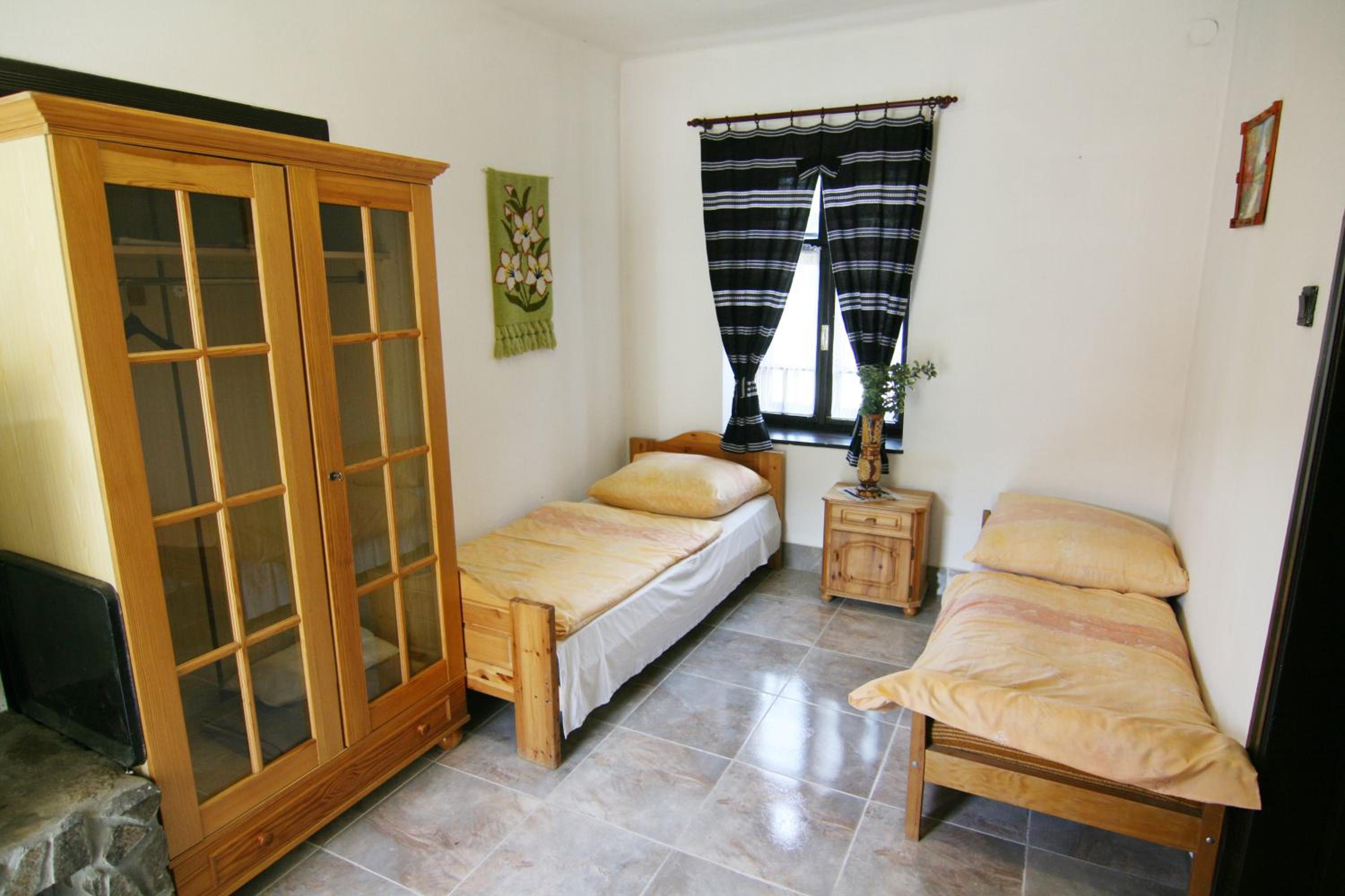 Apartment with Shower - Photo 2
