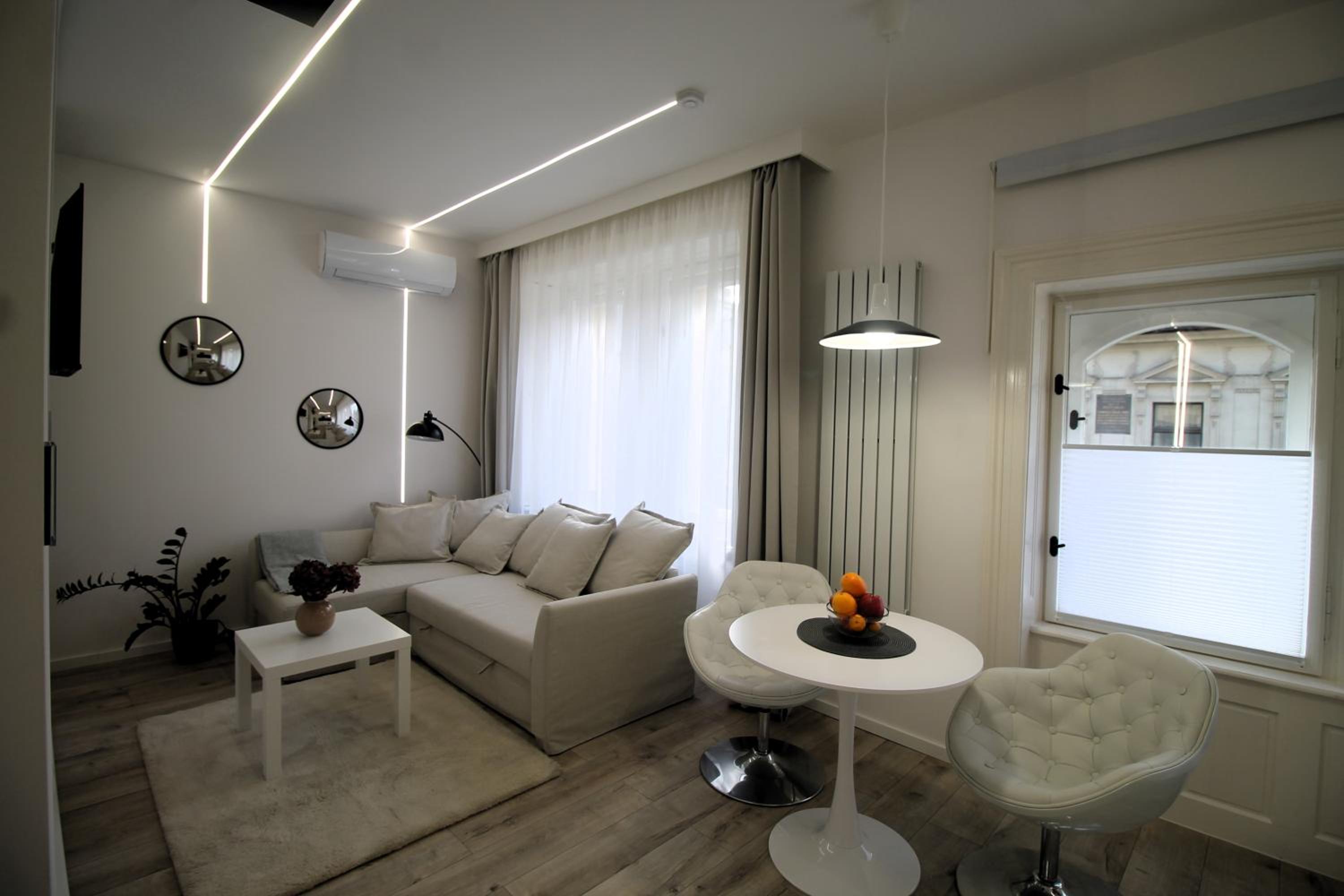 One-Bedroom Apartment photo 2