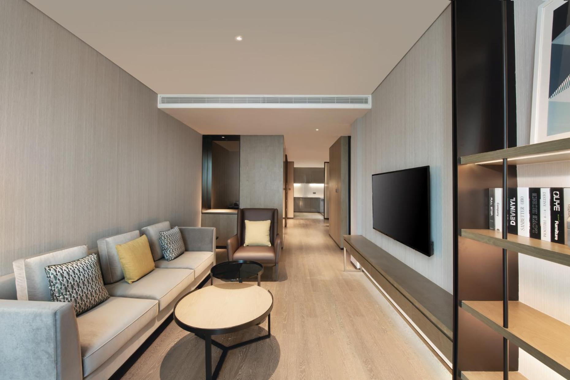 One-Bedroom Family Suite with One King Bed