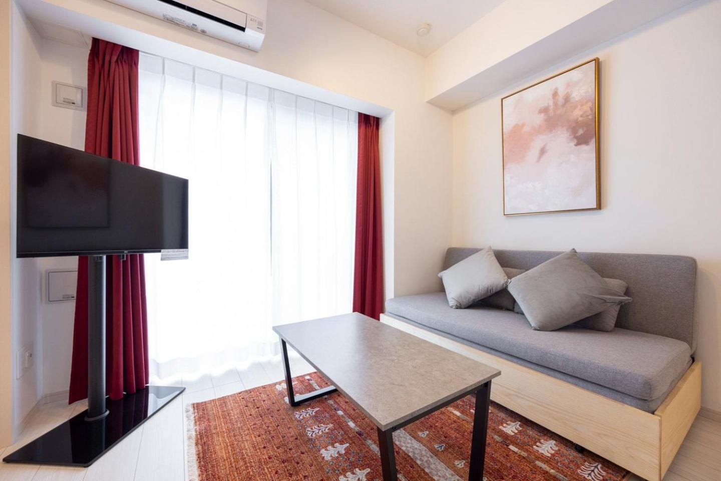 One-Bedroom Apartment photo 2