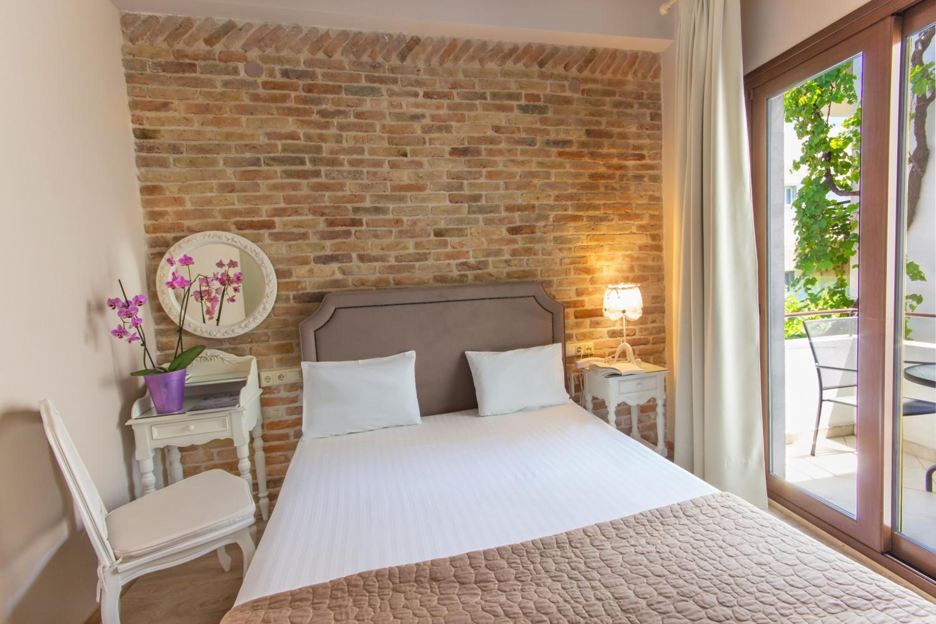 Deluxe Junior Suite - Photo 7