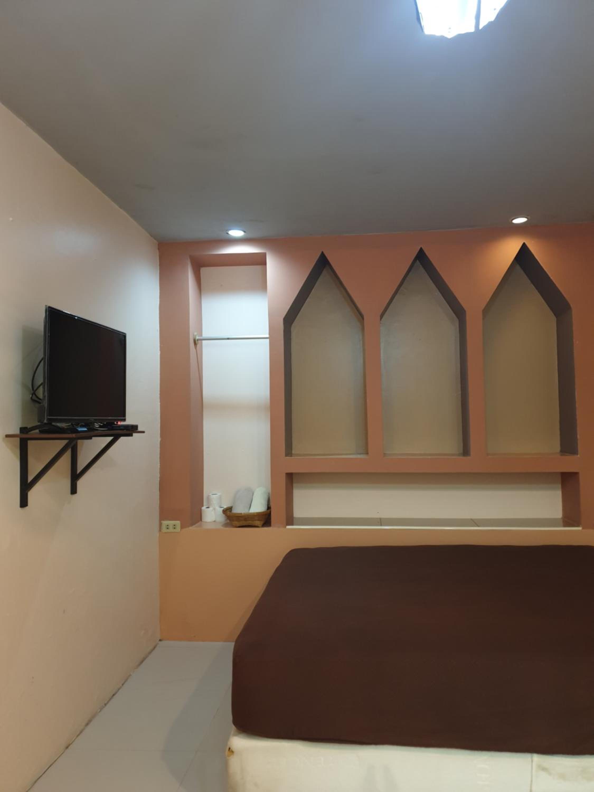 Double Room with Private Bathroom - Photo 15