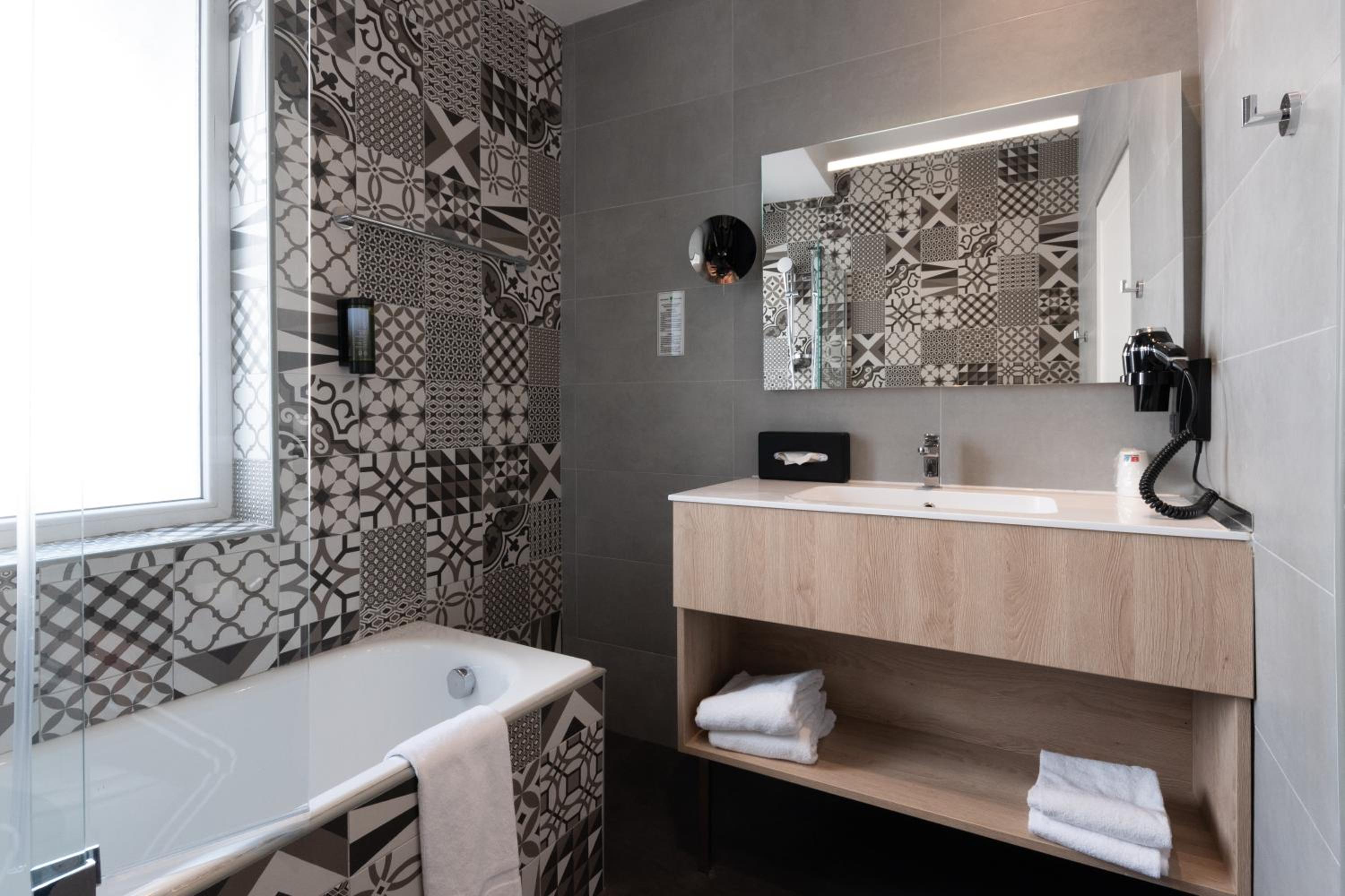 Double Room - Ground Floor thumbnail 6