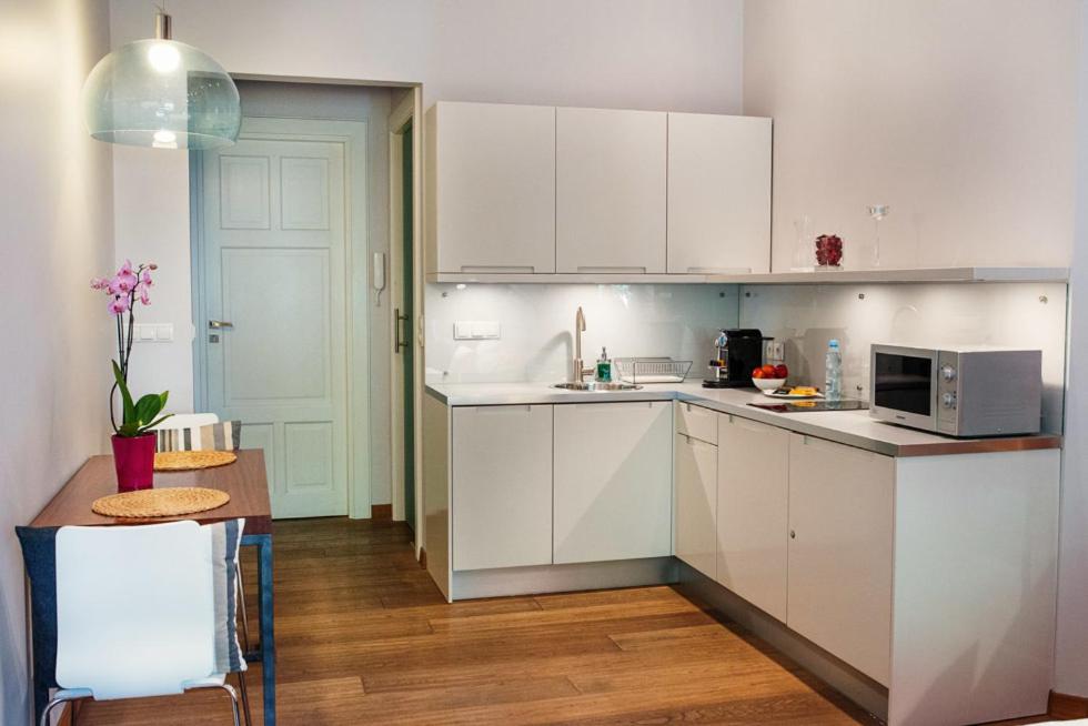 Studio Apartment - Photo 13