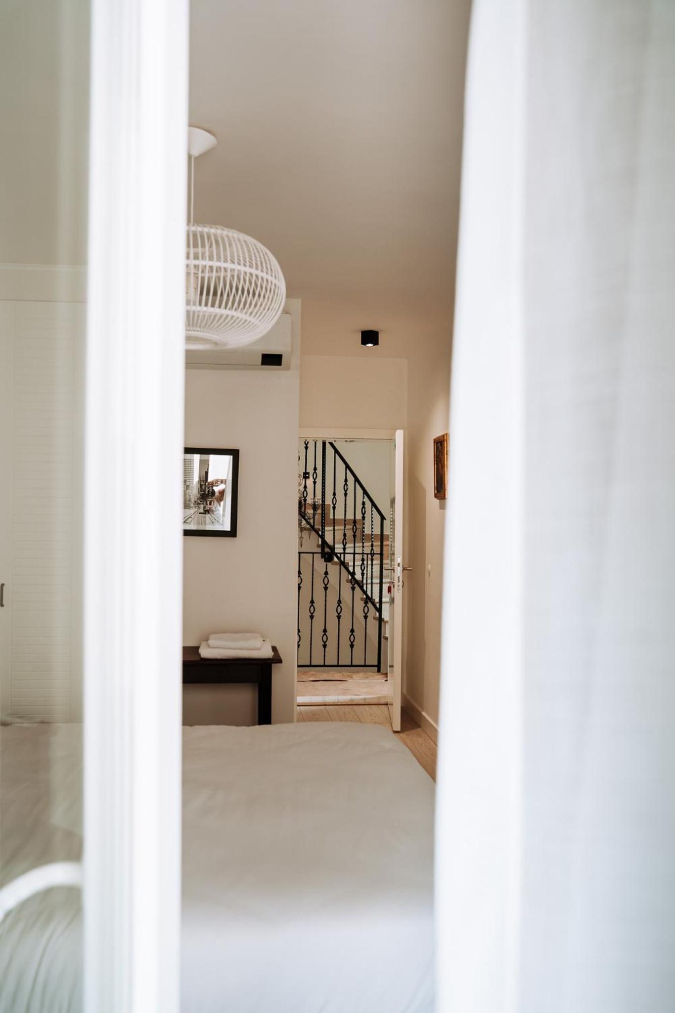 Deluxe Double Room with Balcony - Photo 2