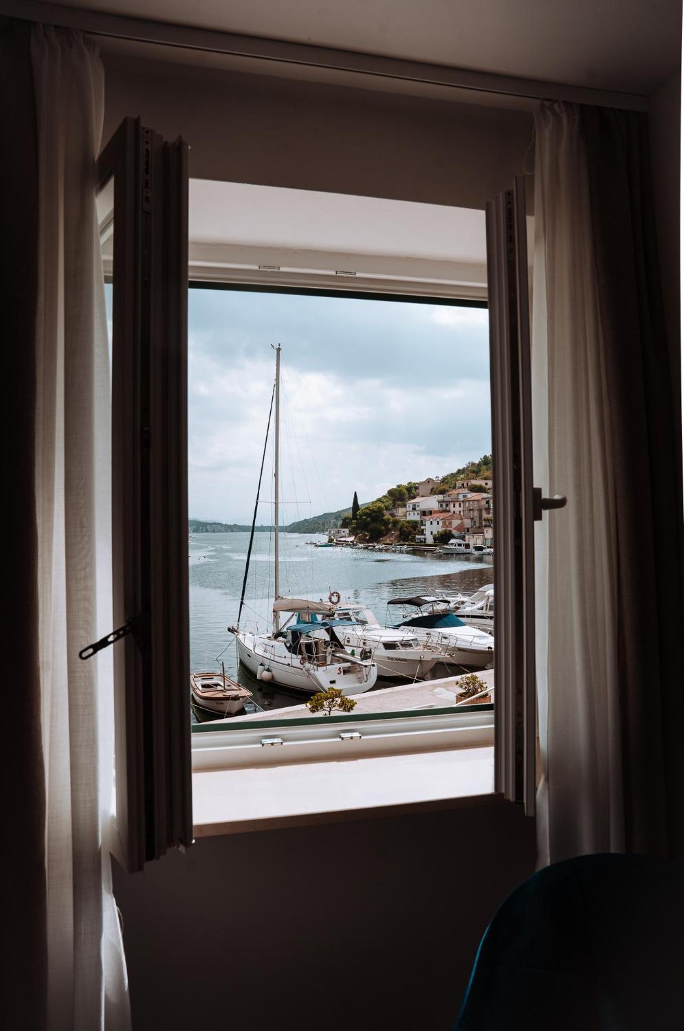 Deluxe Double Room with Sea View - Photo 2