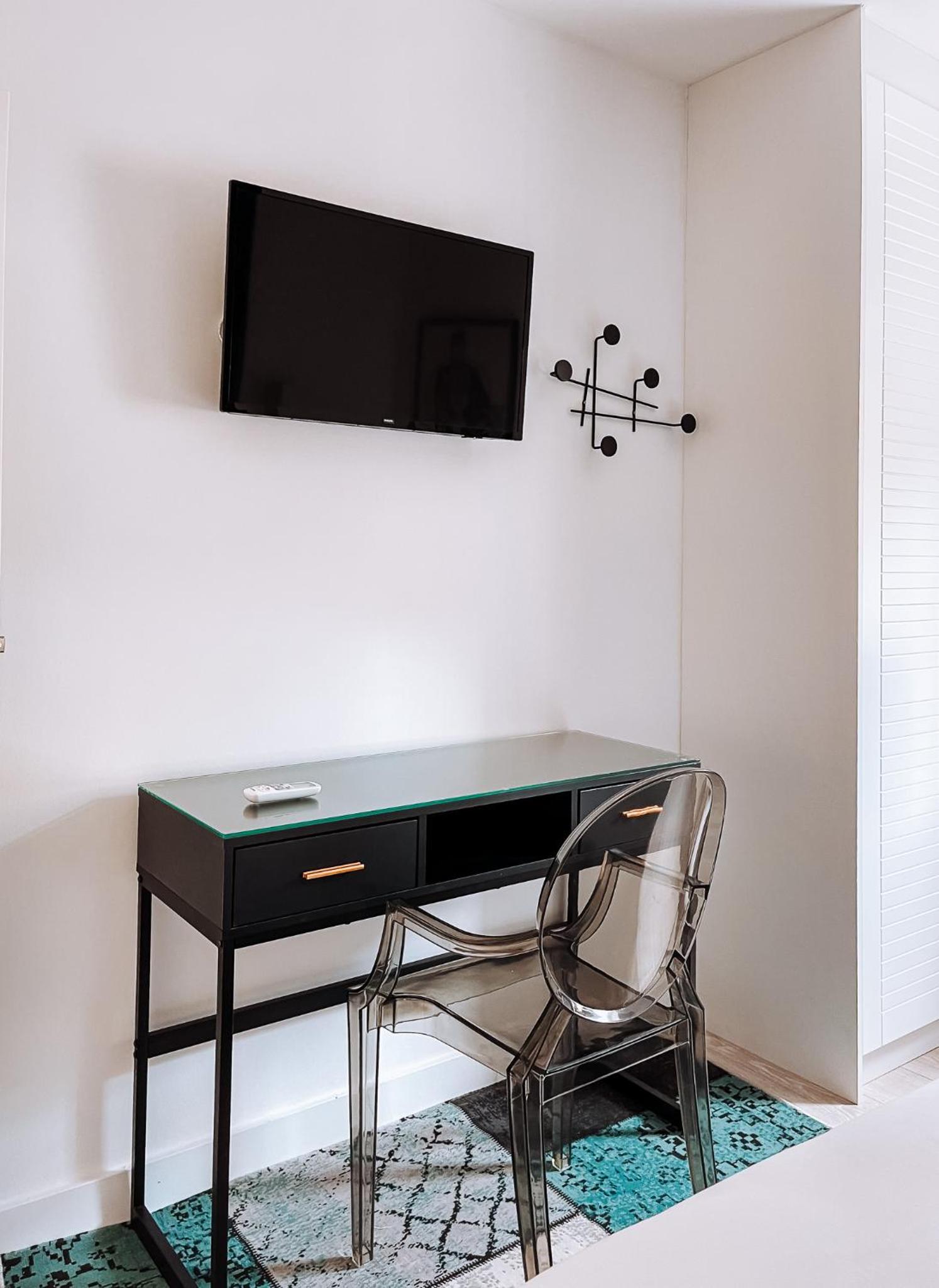 Two-Bedroom Suite - Photo 3