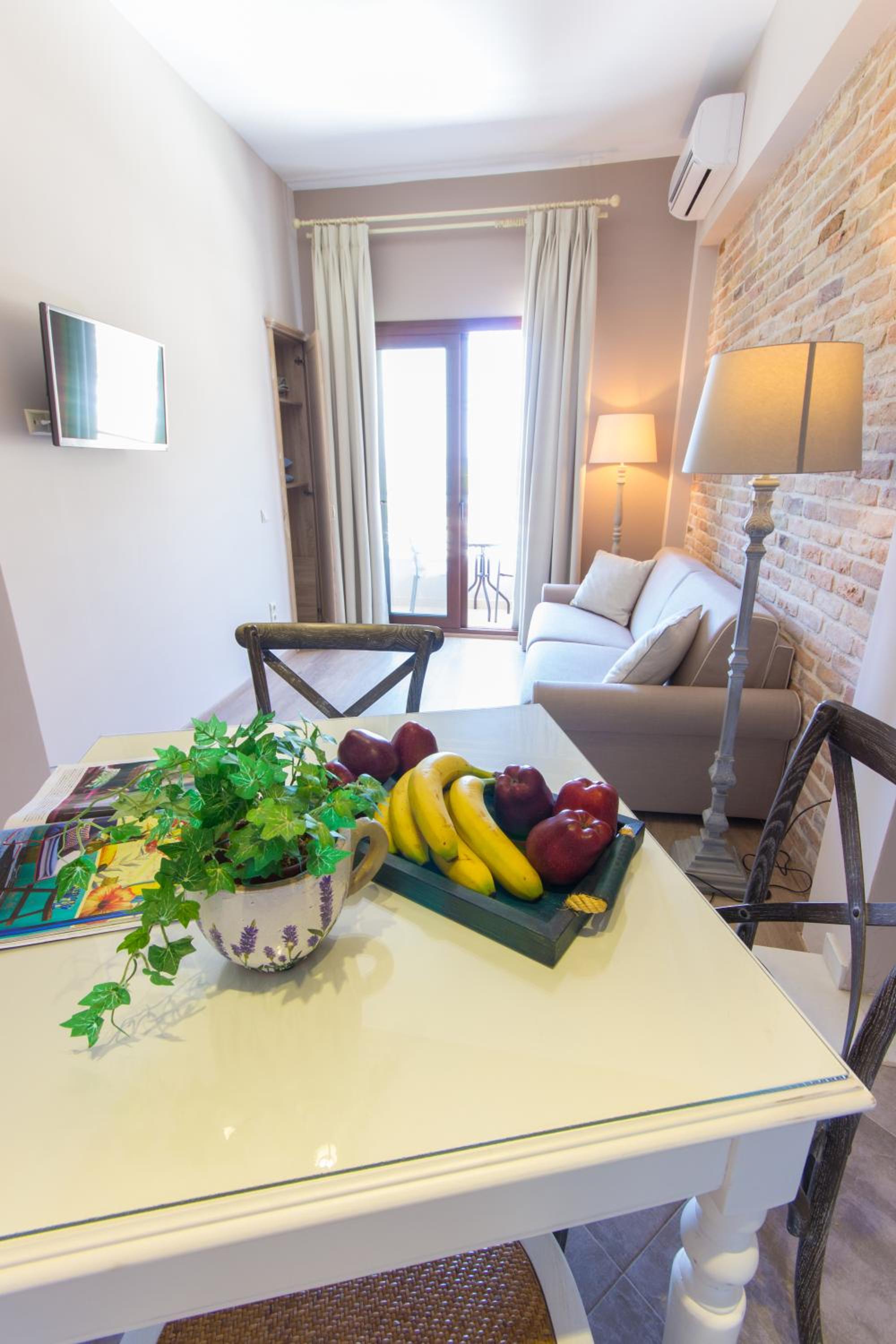 Deluxe Junior Suite - Photo 5