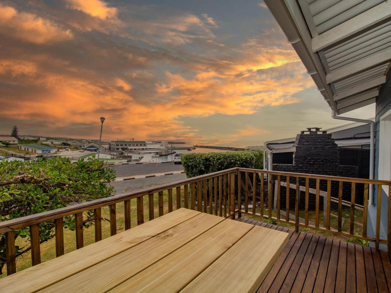 Deluxe Holiday Home photo 2