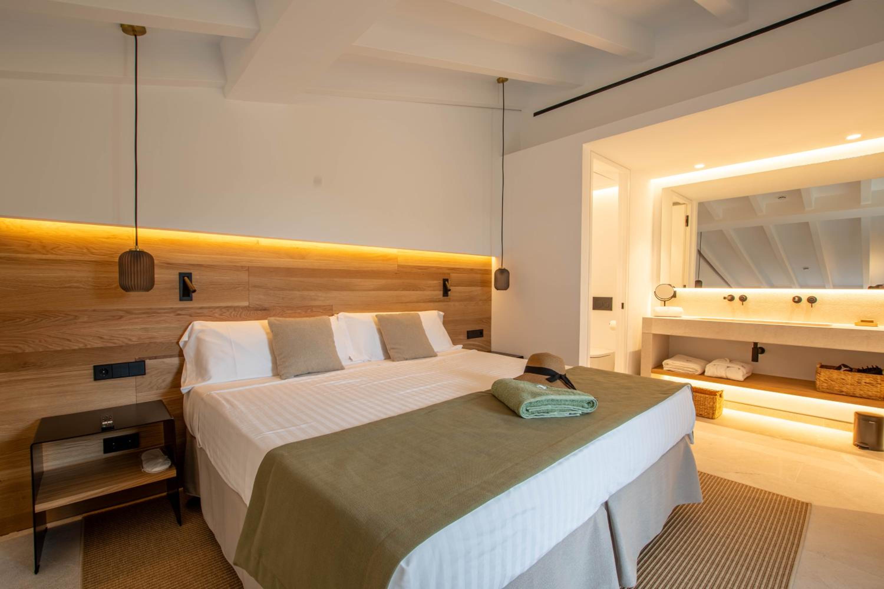 Deluxe Junior Suite - Photo 8