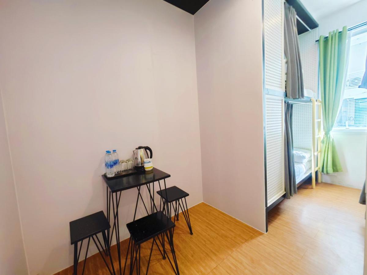 6-Bed Mixed Dormitory Room photo 3