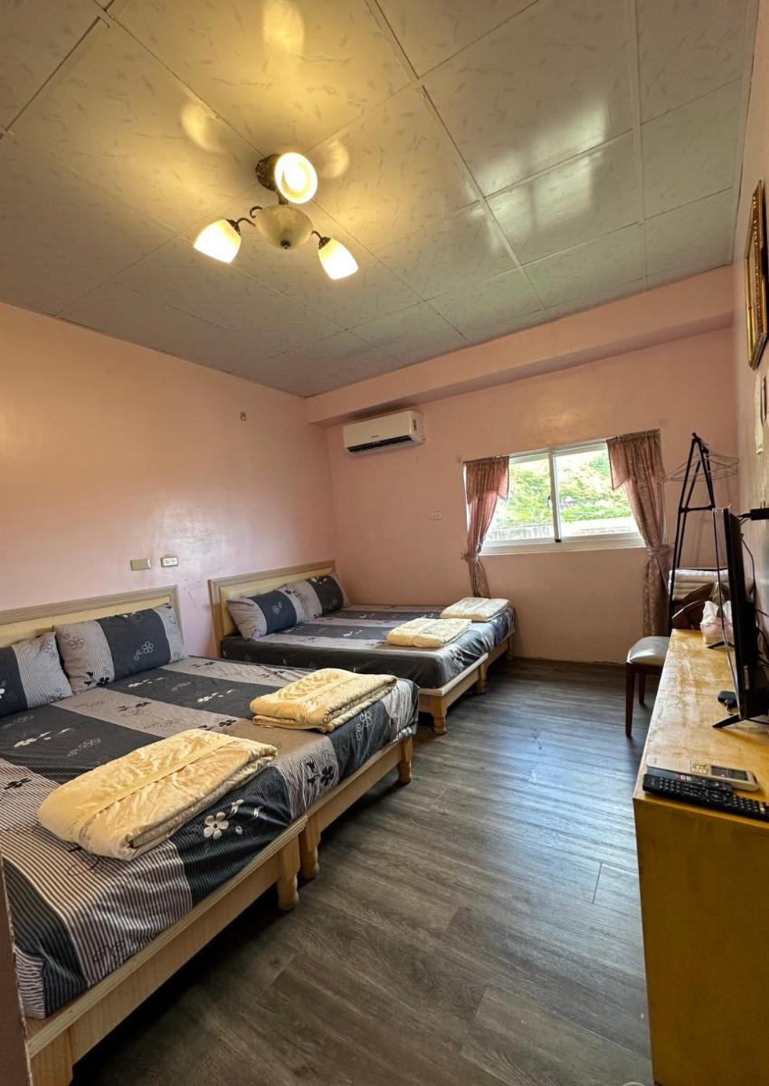 Quadruple Room with Mountain View photo 3