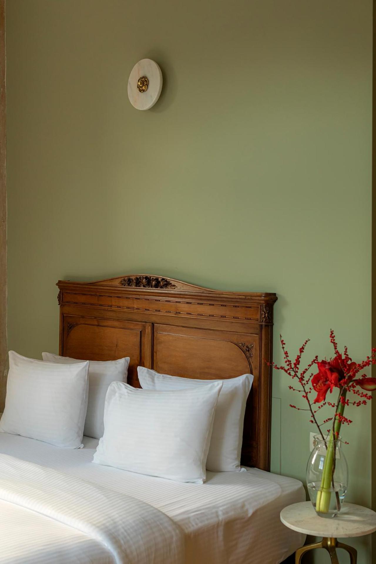 Junior Suite with Balcony - Photo 6