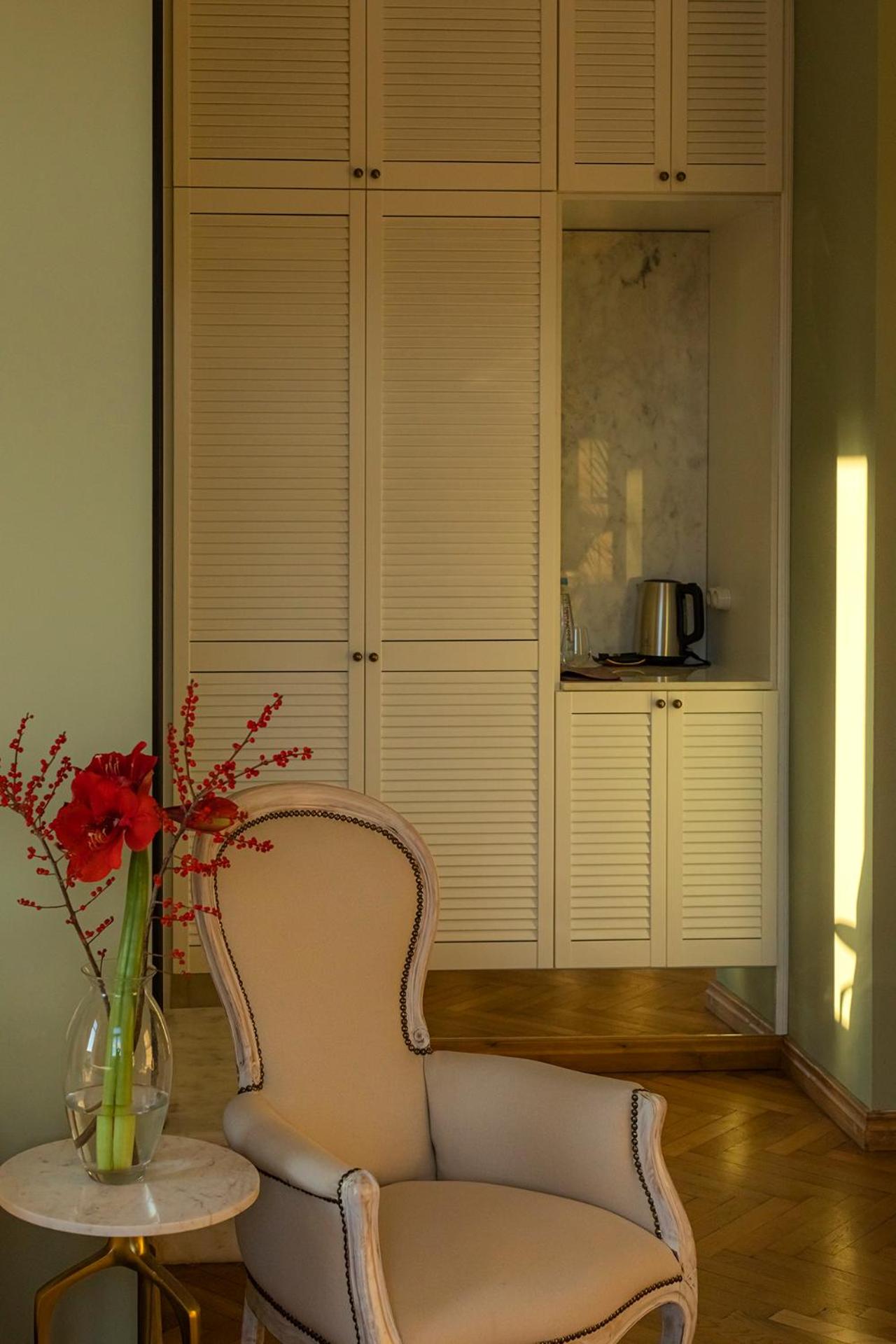 Junior Suite with Balcony - Photo 5