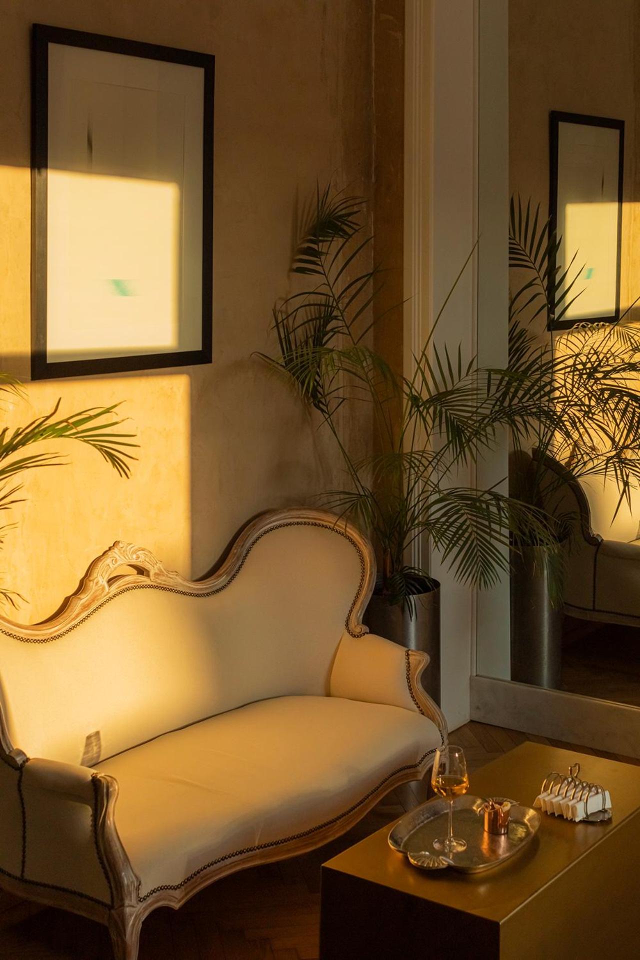 Junior Suite with Balcony - Photo 20