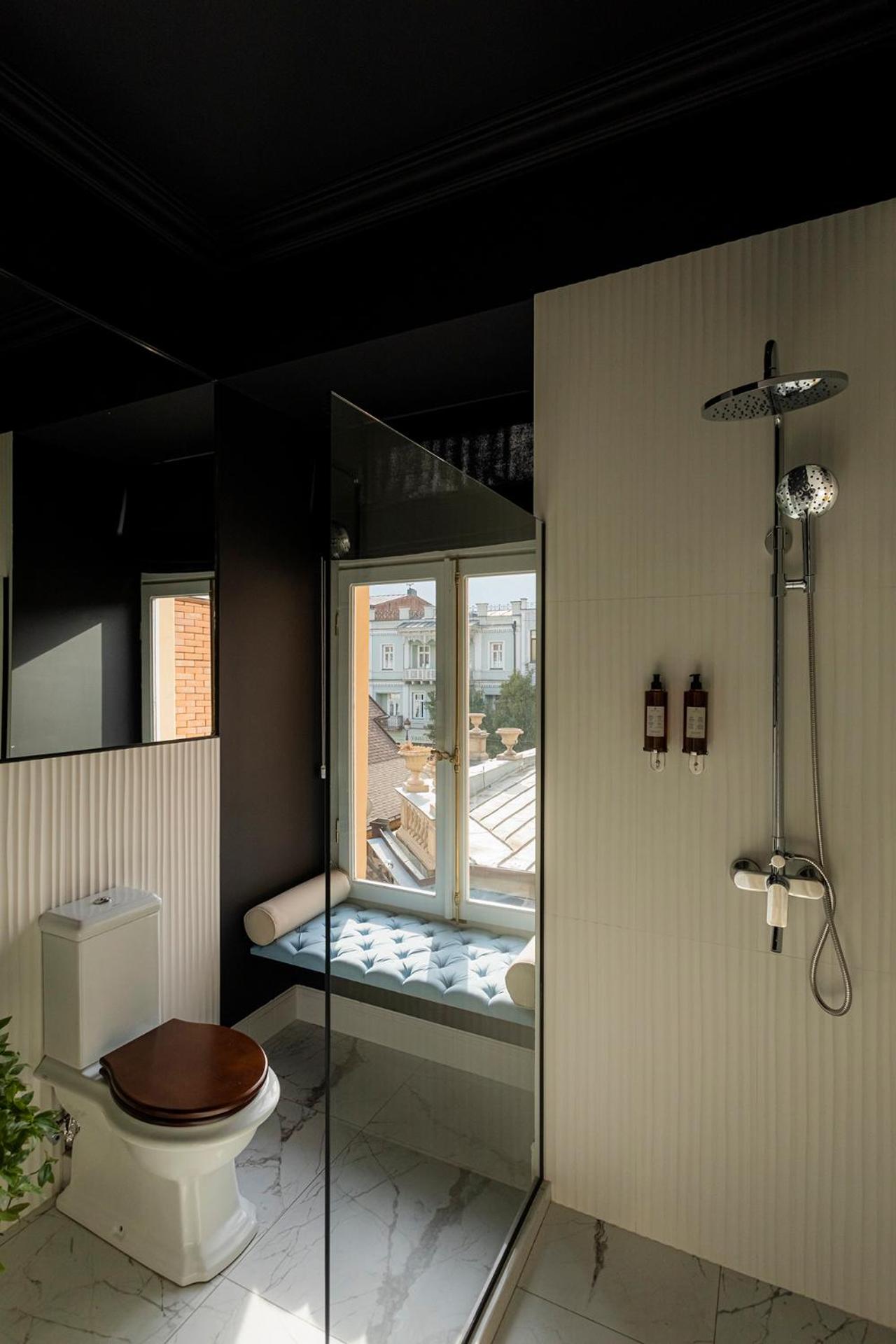 Junior Suite with Balcony - Photo 27