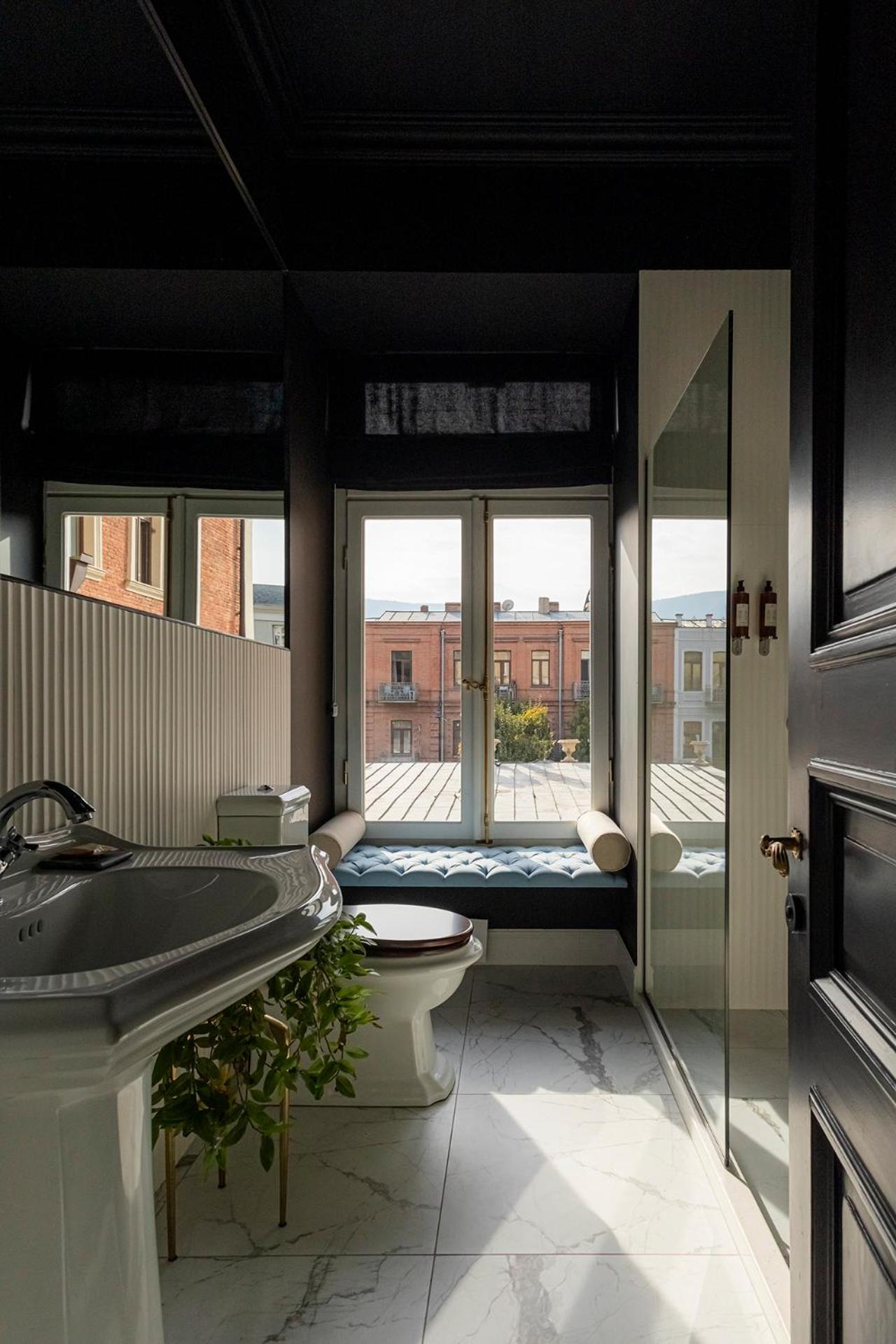 Junior Suite with Balcony - Photo 23