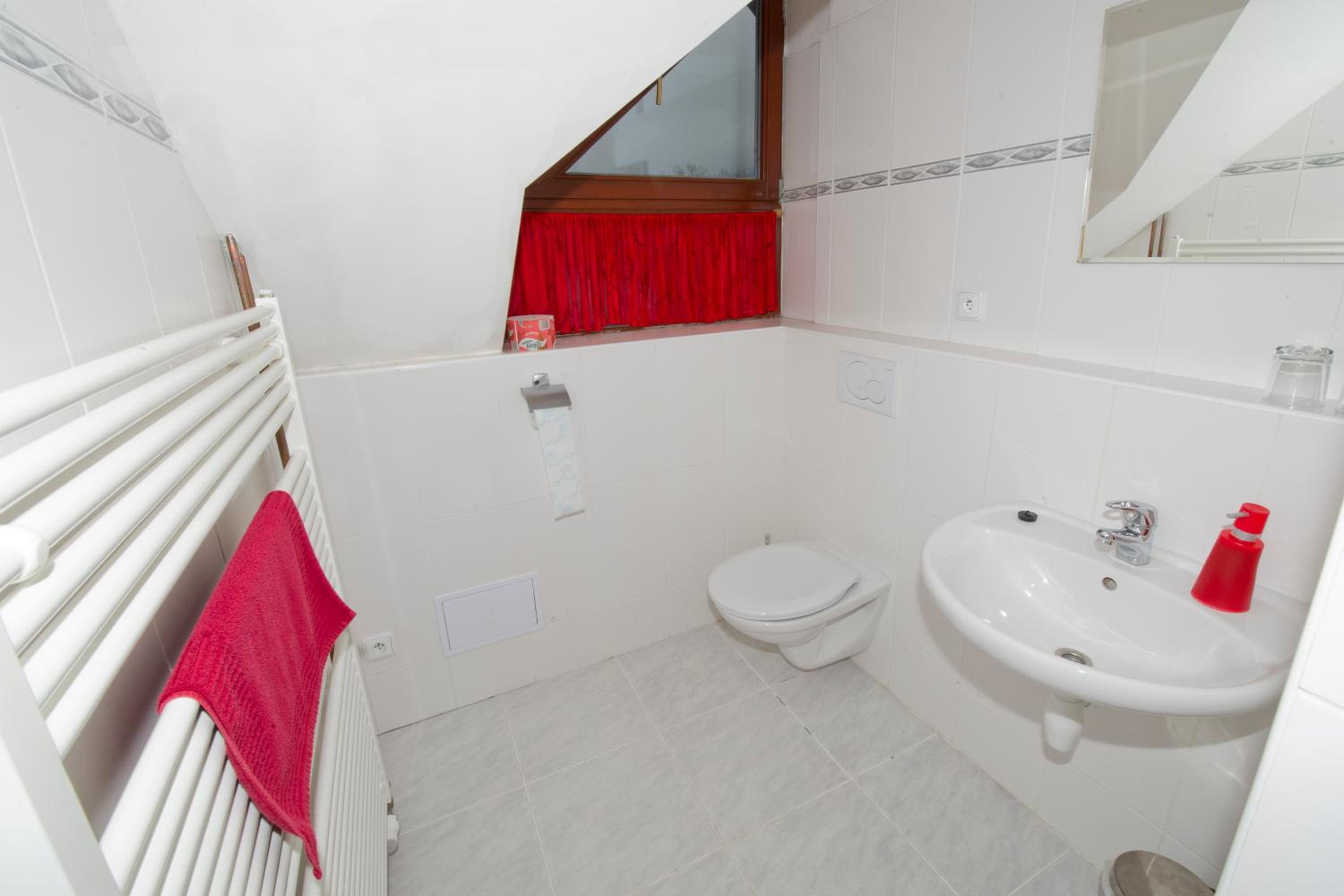 Two-Bedroom Apartment - Photo 7