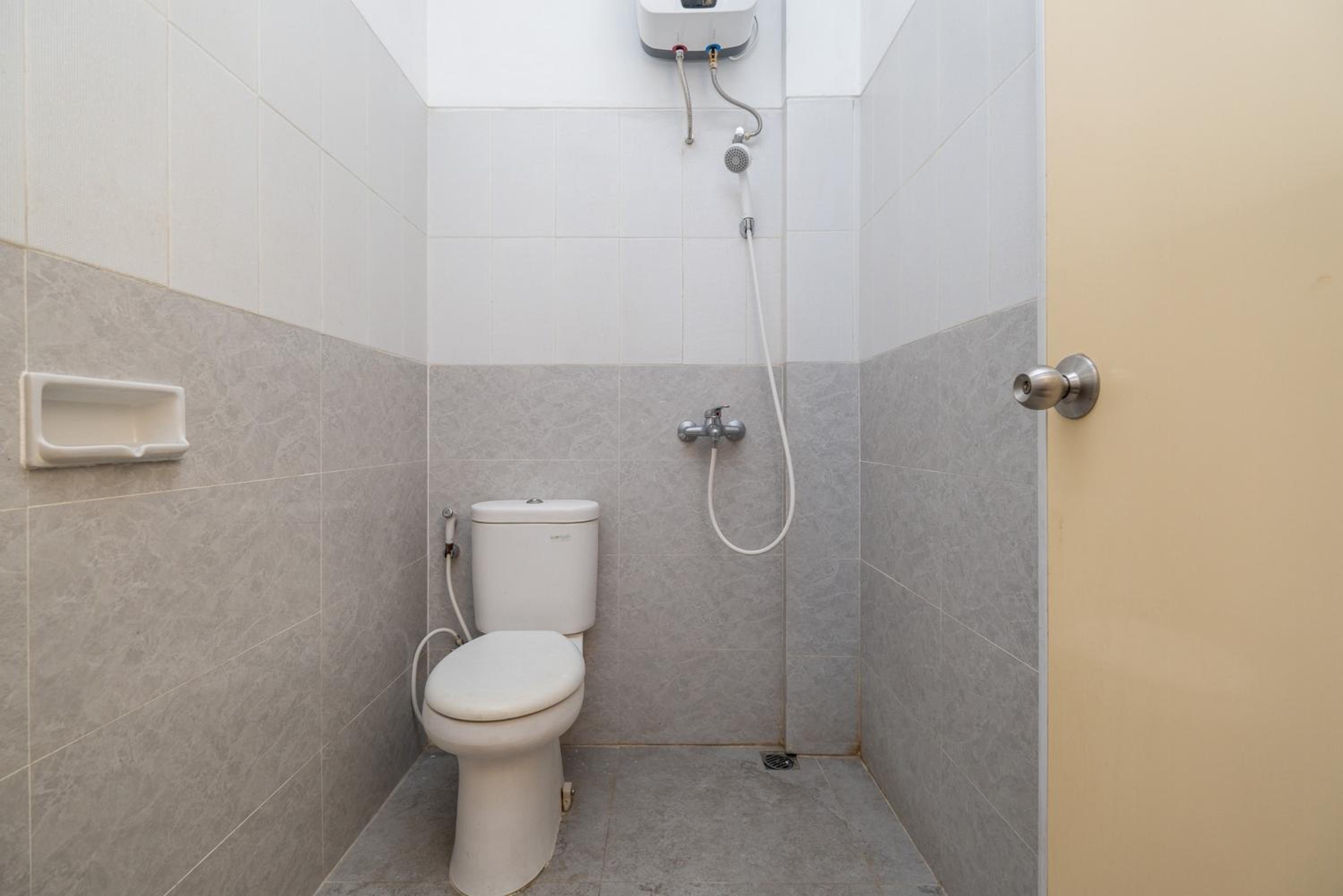 Standard Double Room - Photo 12