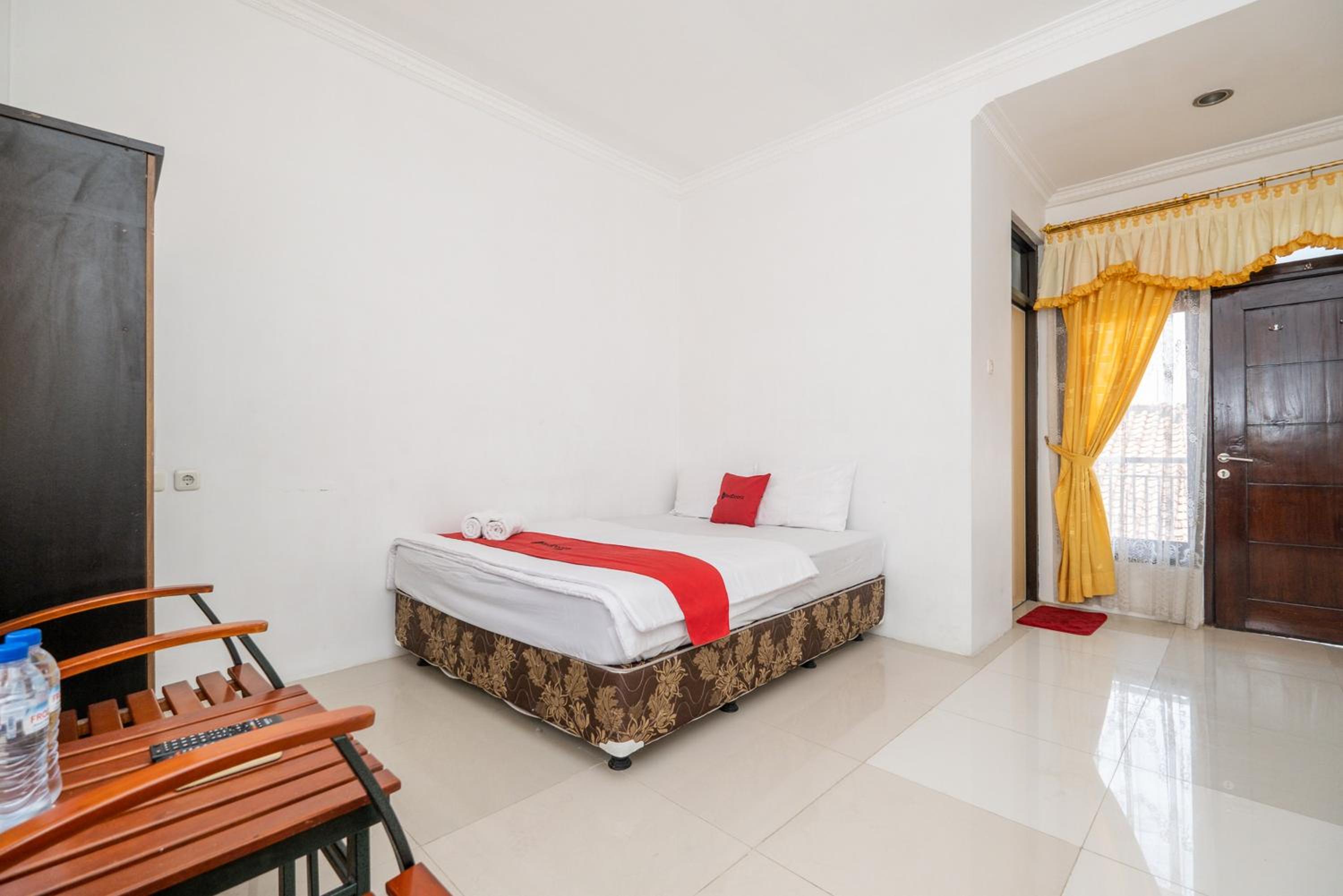 Standard Double Room - Photo 9