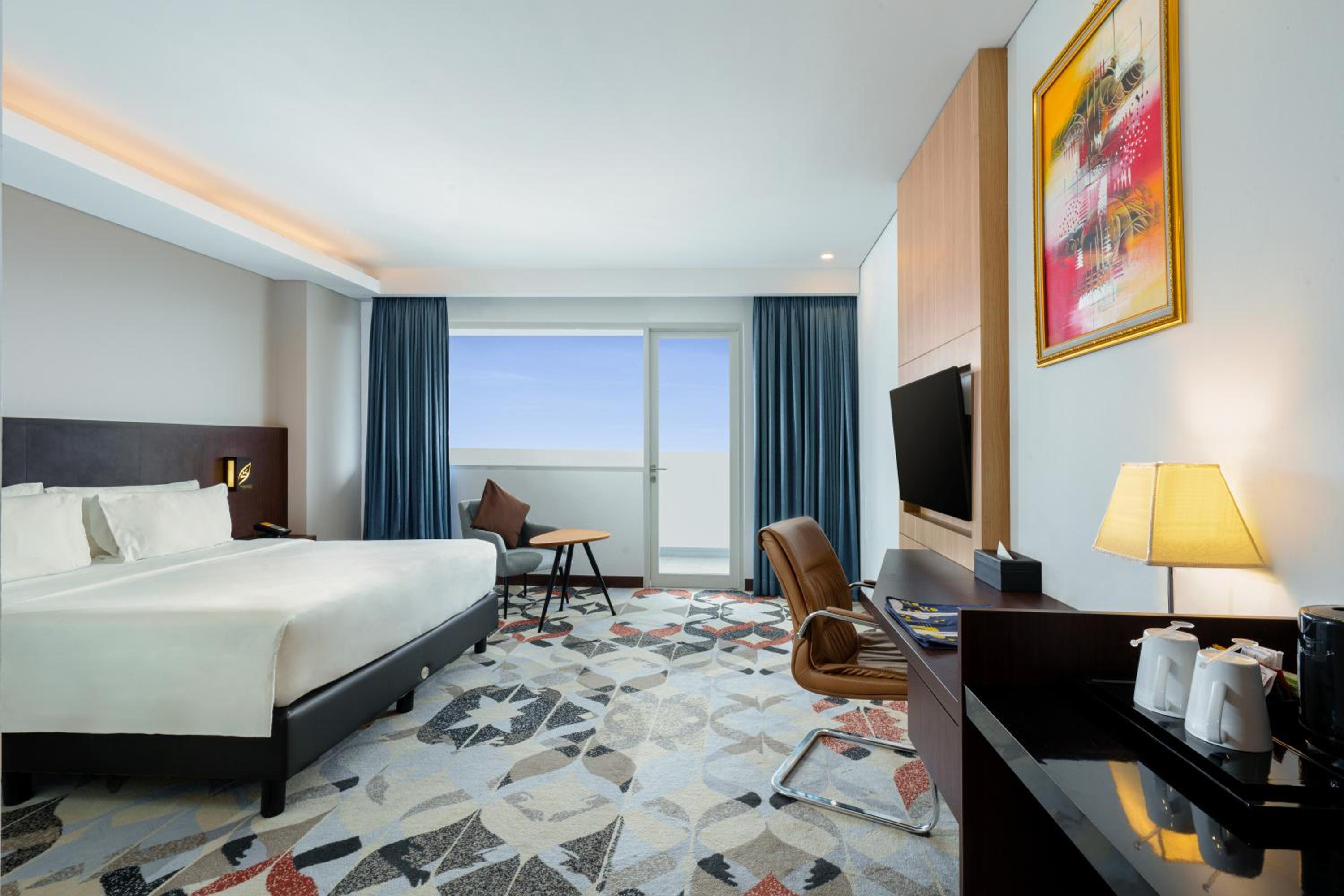 Deluxe Room 1 Queen Bed Sea View - Photo 1
