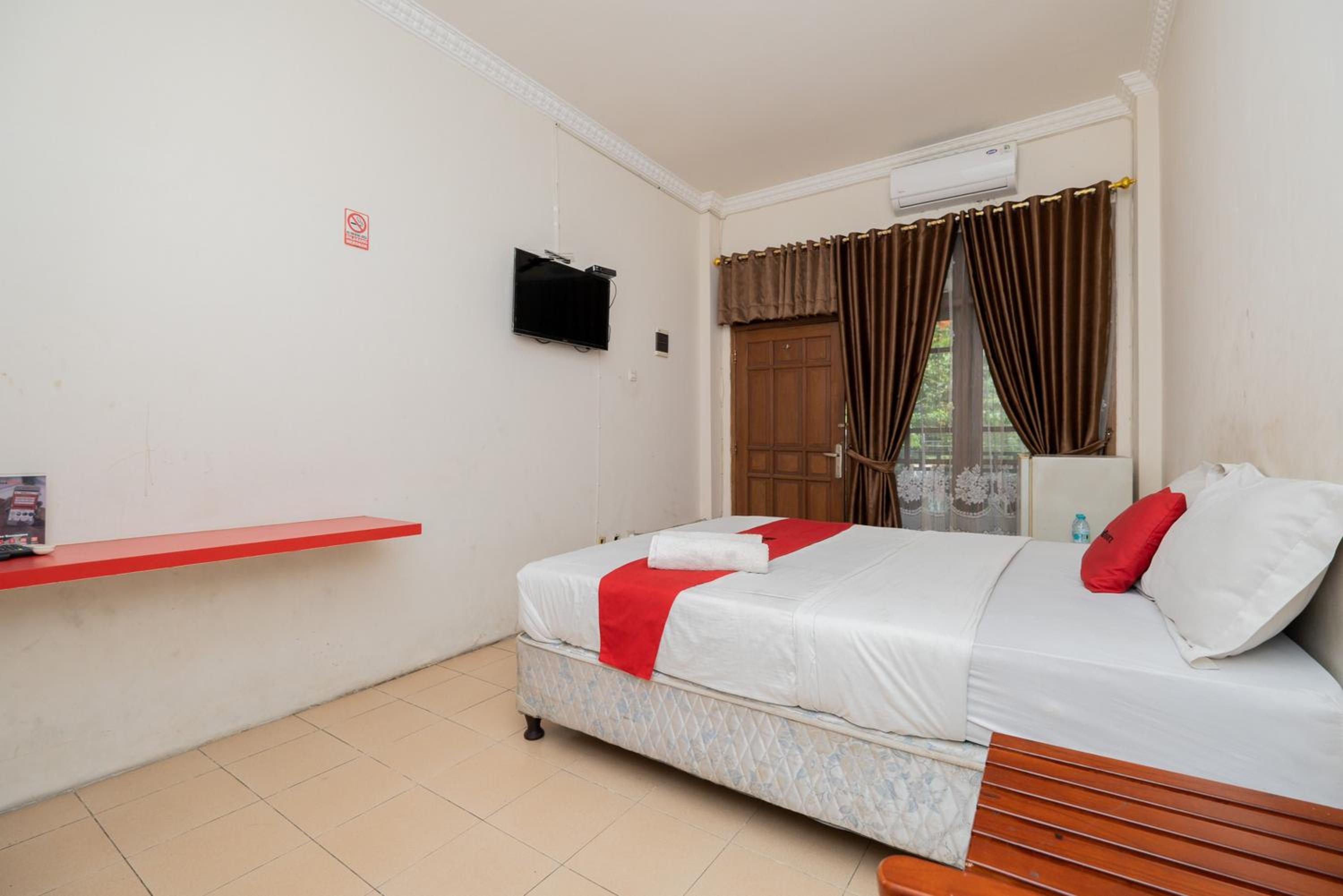 Deluxe Room - Photo 7