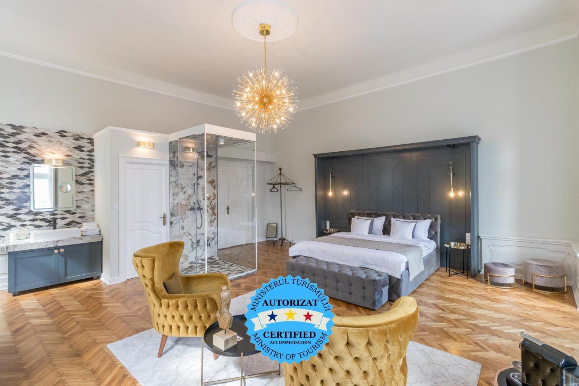 Deluxe King Room - Photo 23