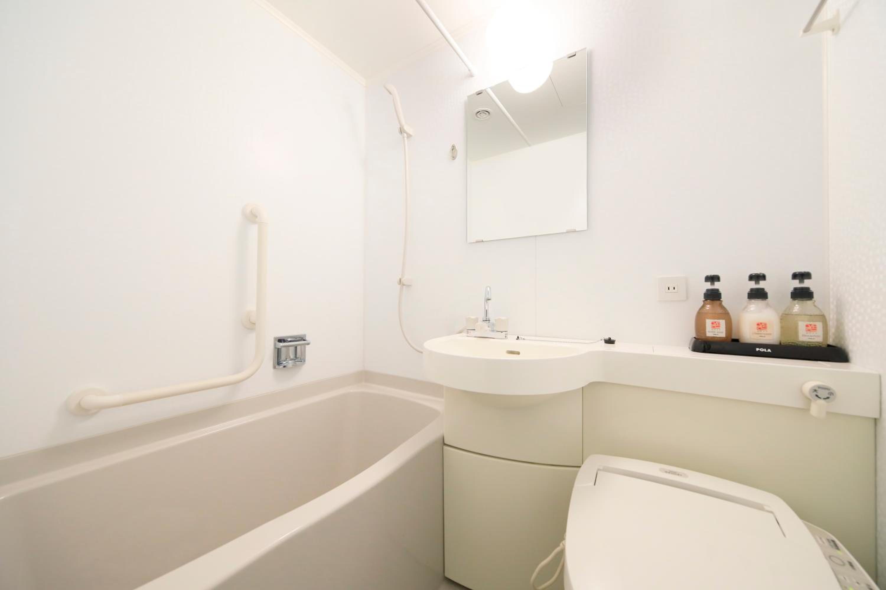Twin Room with Bath - Photo 2
