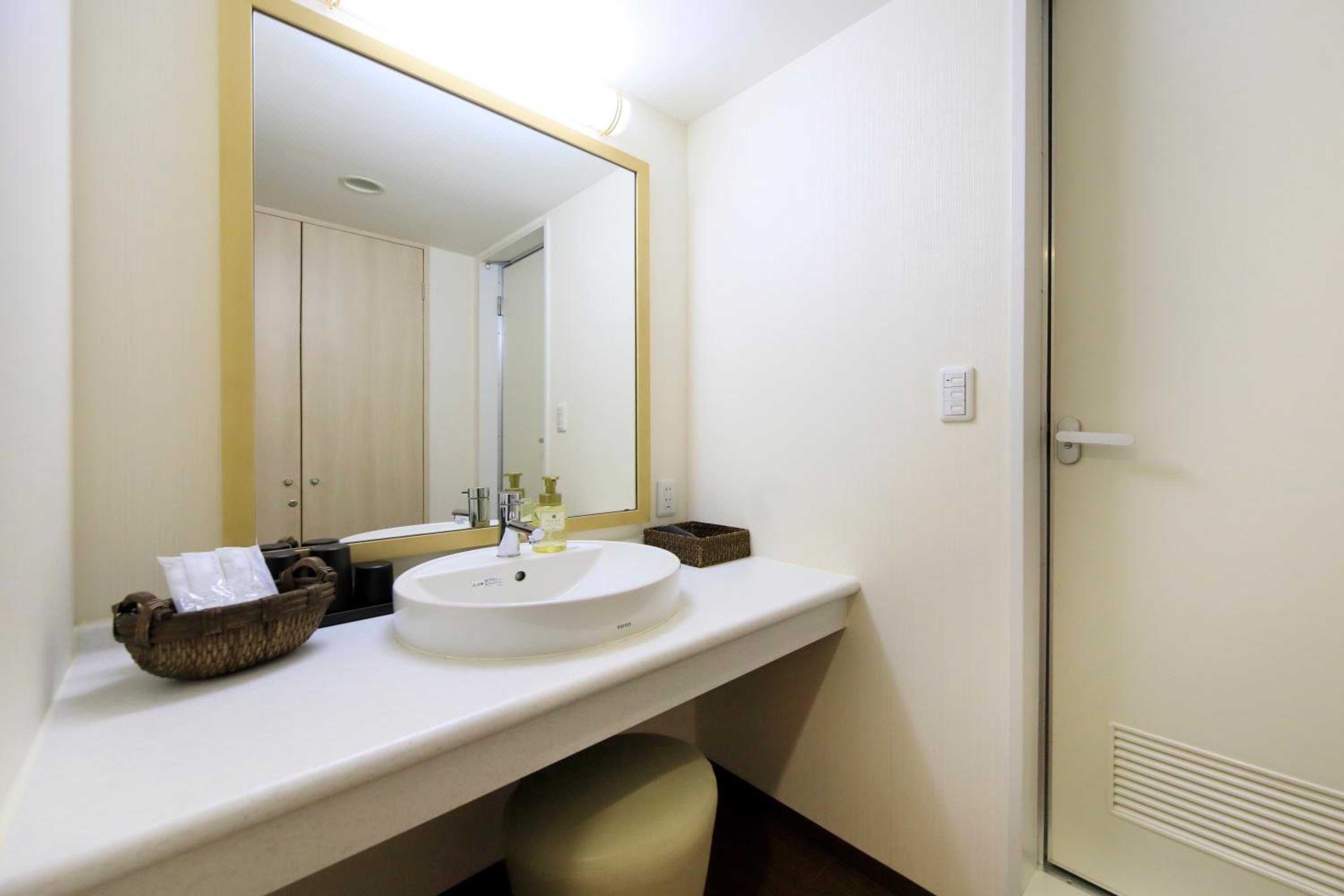 Family Room with Bath - Photo 2