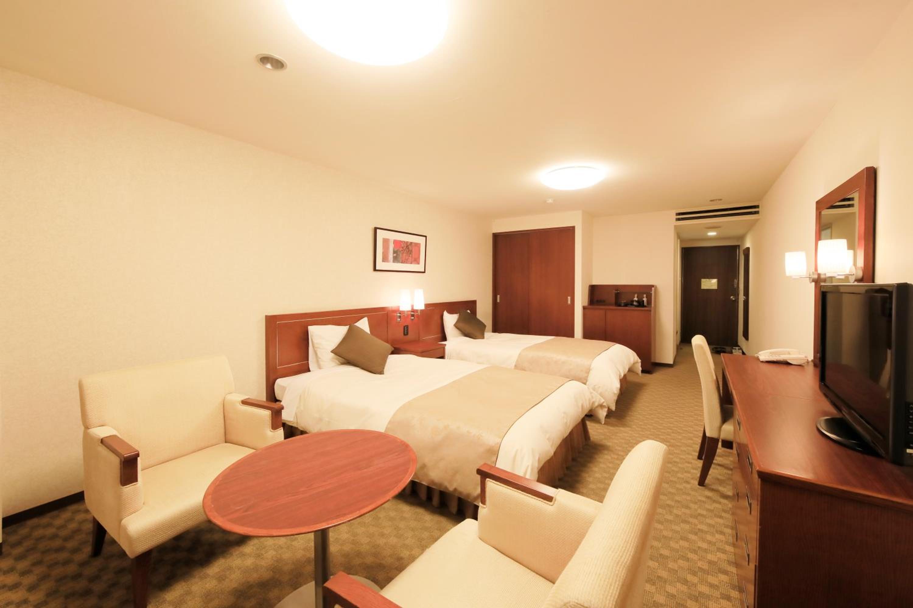 Twin Room with Bath - Photo 6