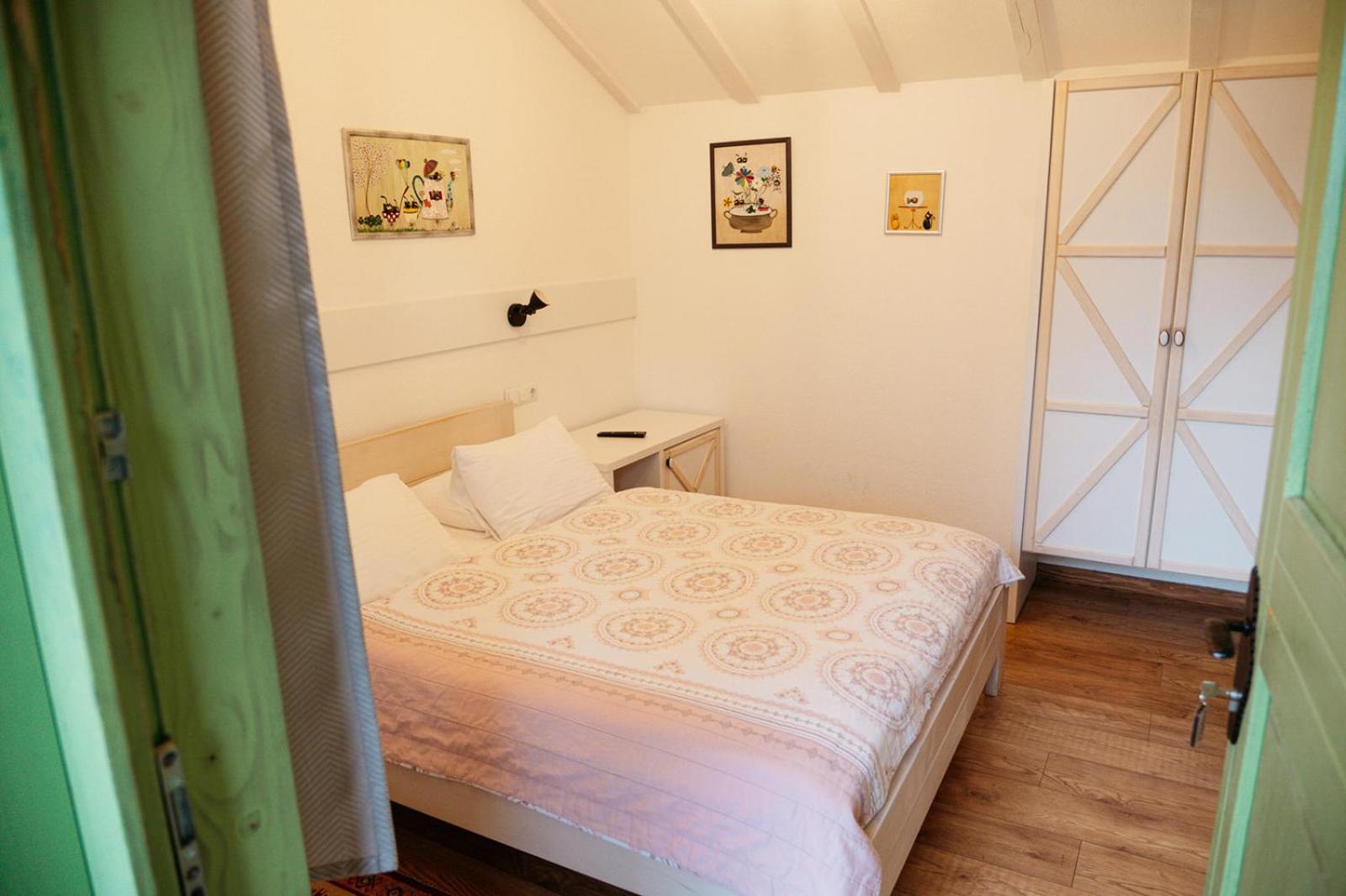 Double Room - Photo 5