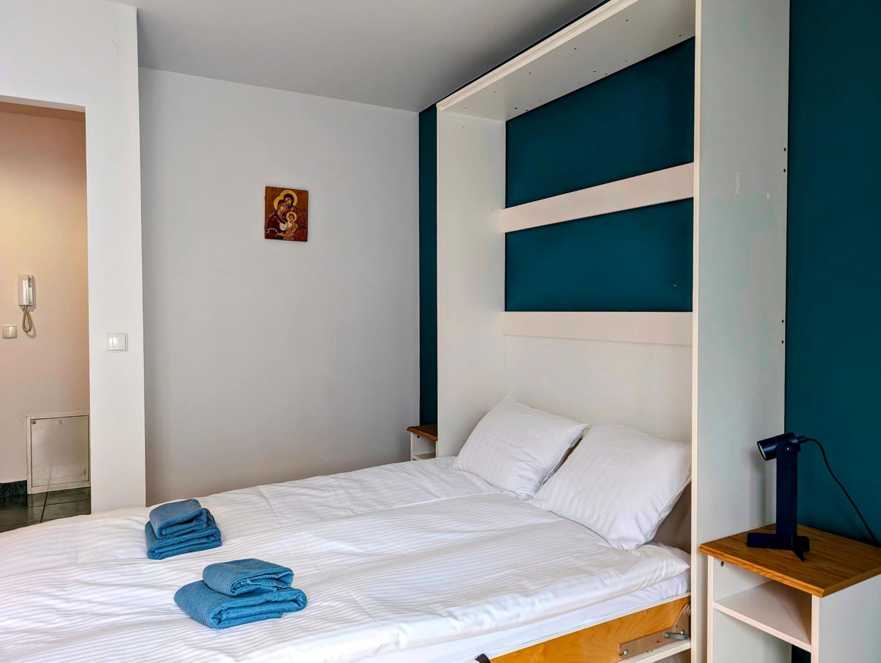One-Bedroom Apartment - Photo 3