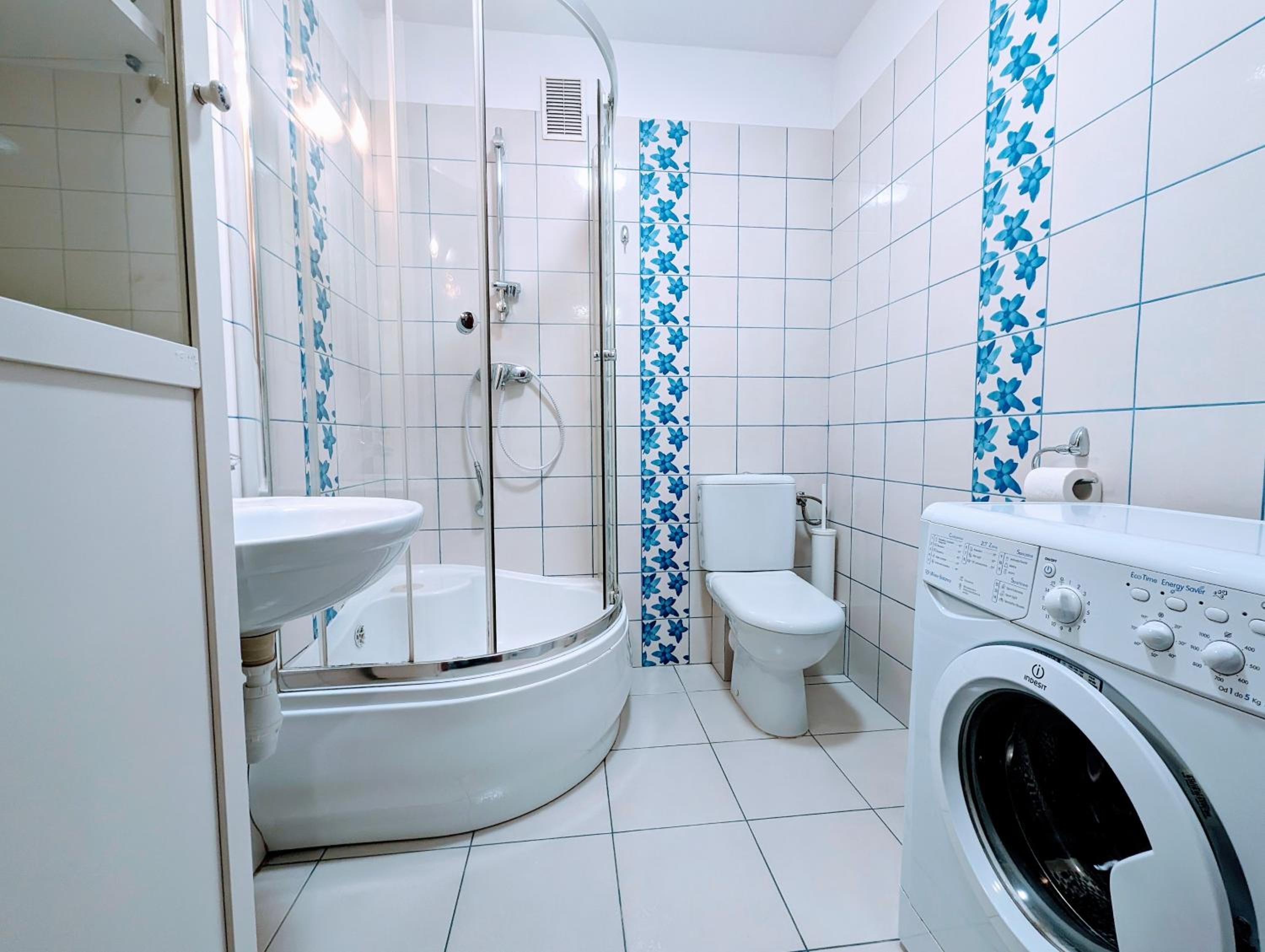 One-Bedroom Apartment - Photo 12