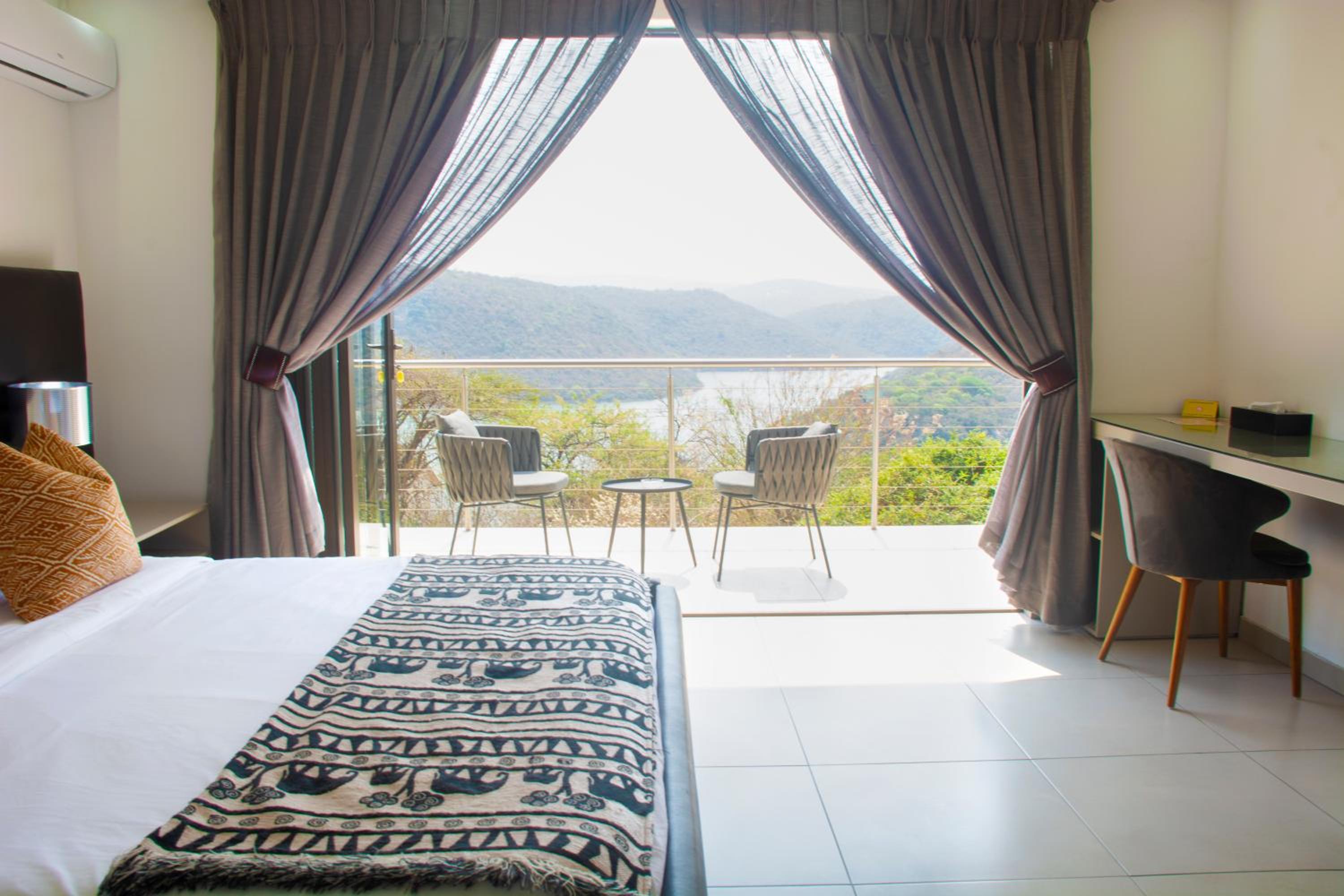 Three-Bedroom Villa - Photo 2
