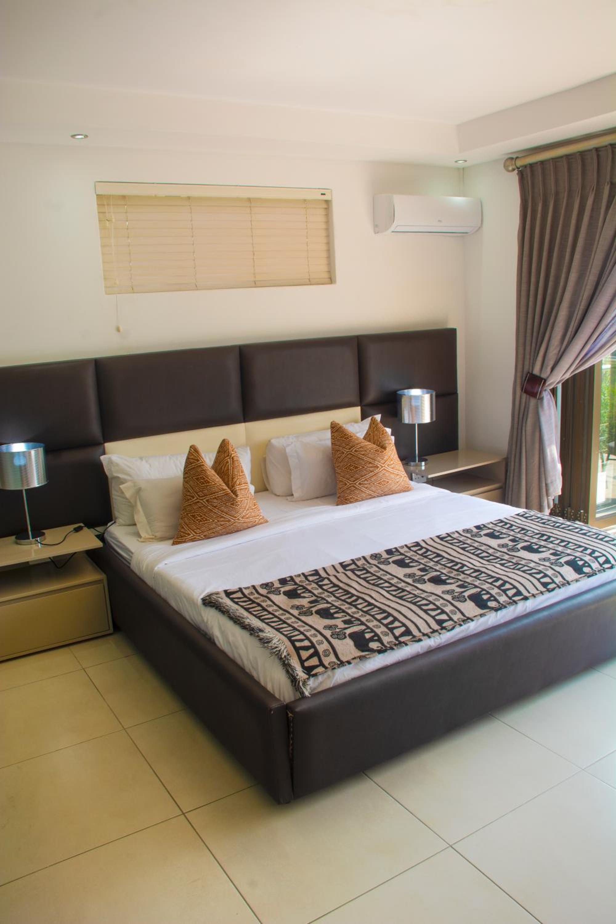 Three-Bedroom Villa - Photo 38