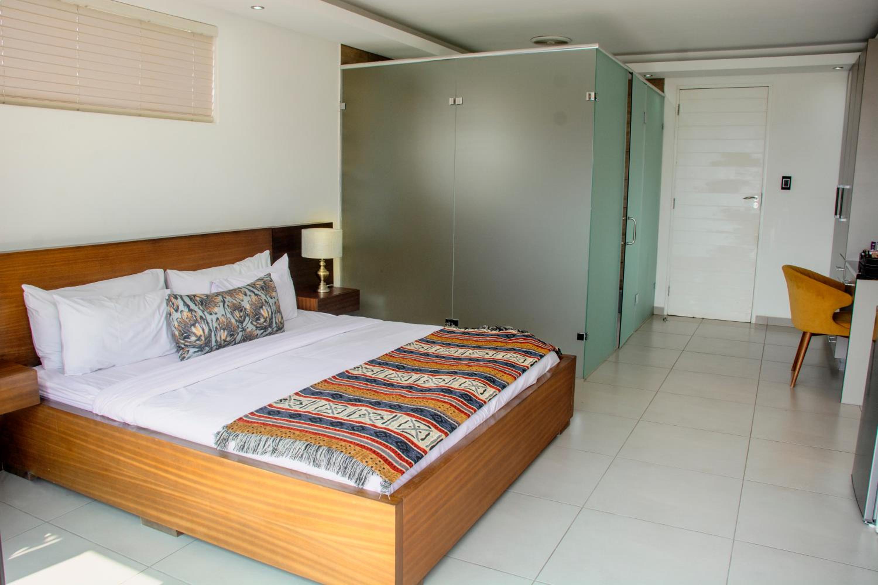 Three-Bedroom Villa - Photo 6