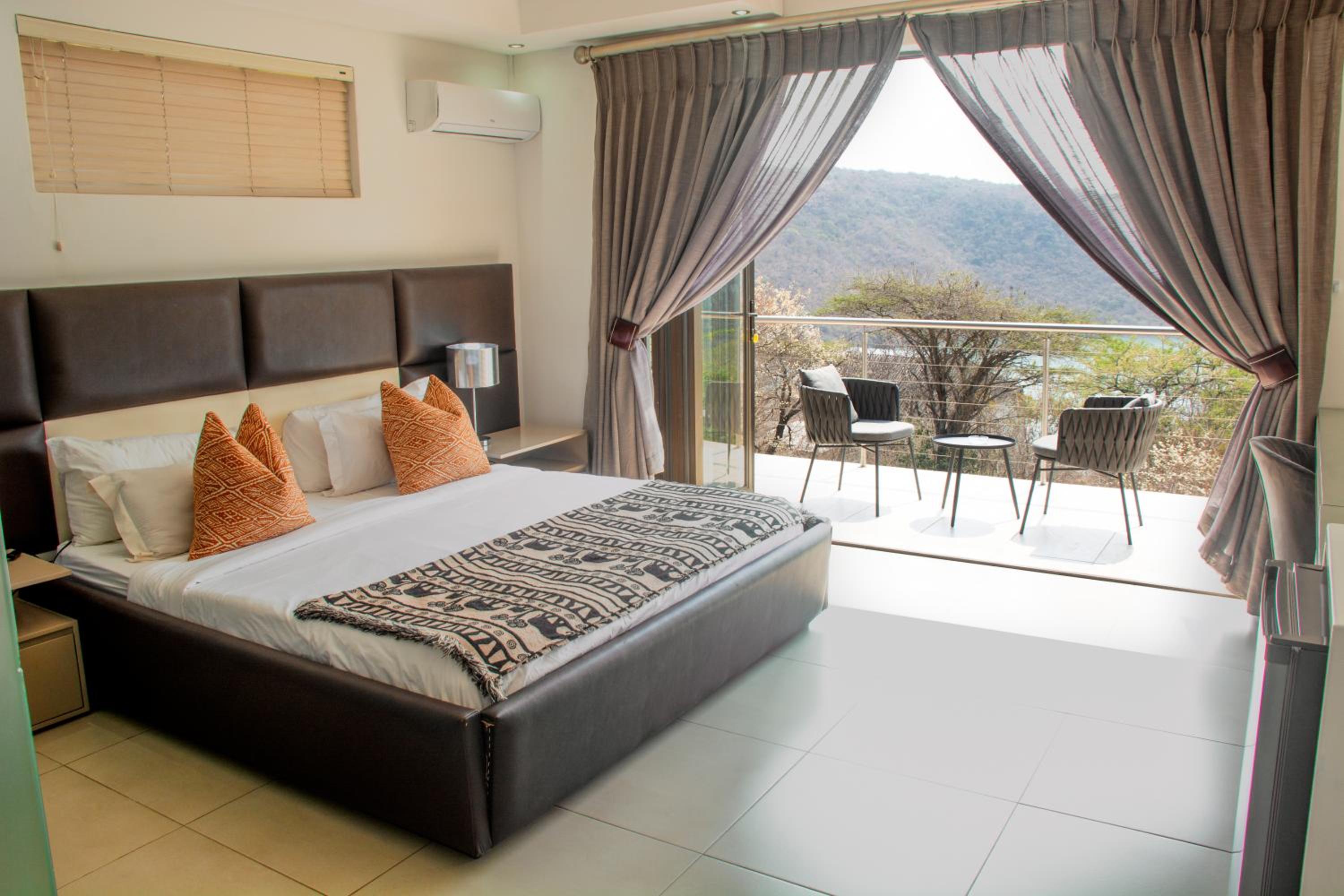 Three-Bedroom Villa - Photo 7
