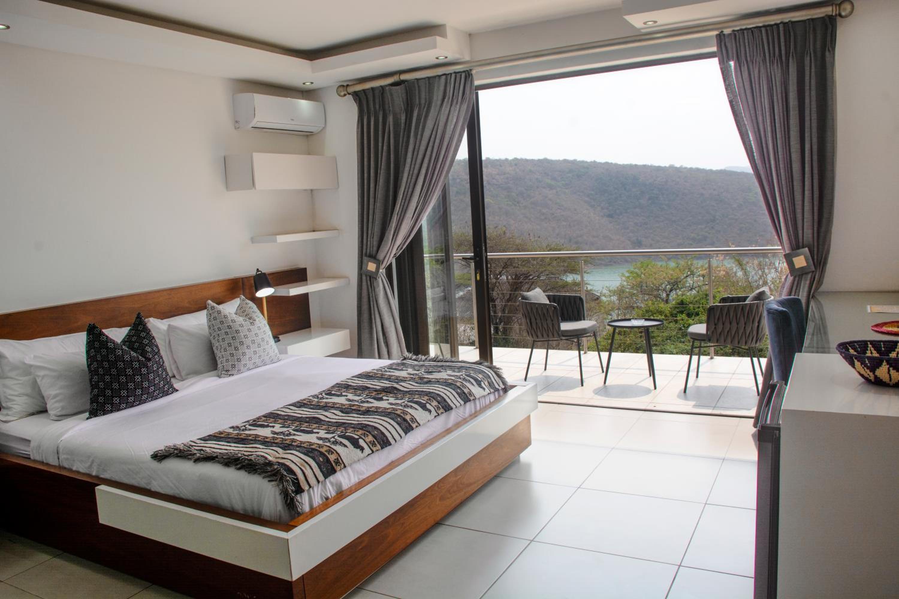 Three-Bedroom Villa - Photo 9