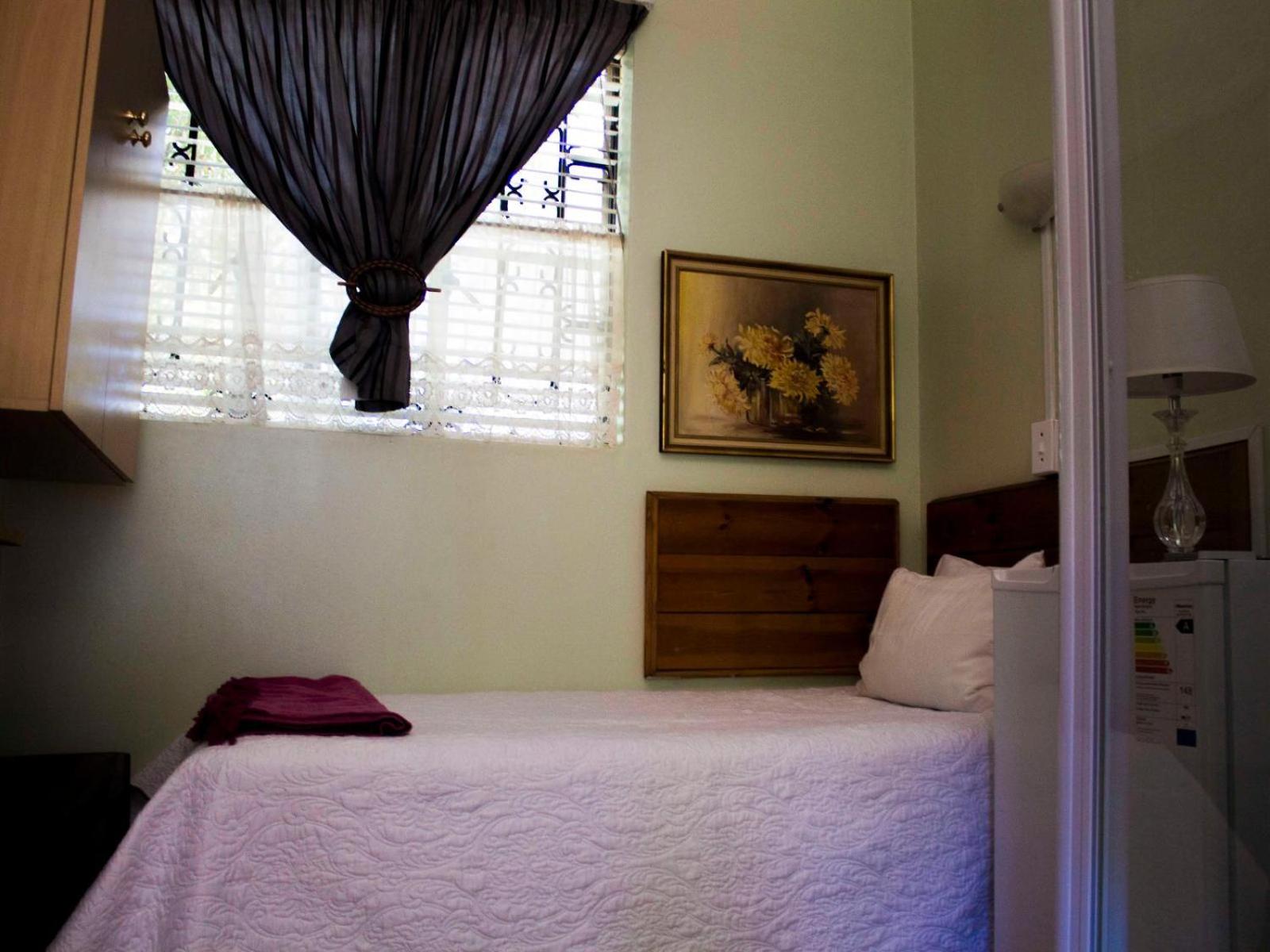 Single Room with Bathroom photo 2